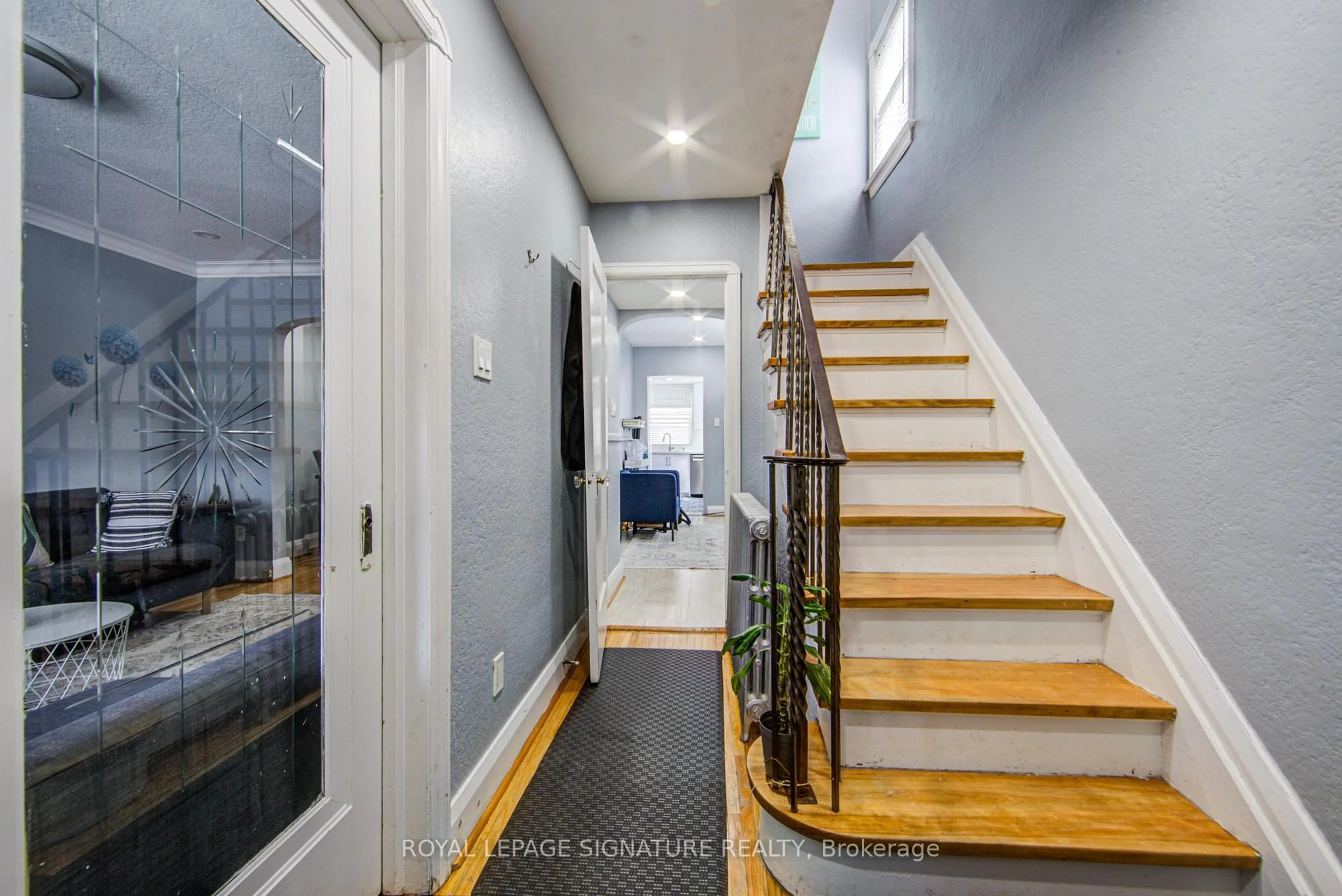 Indoor entryway for 6 Cosburn Ave, Toronto Ontario M6E 2S7