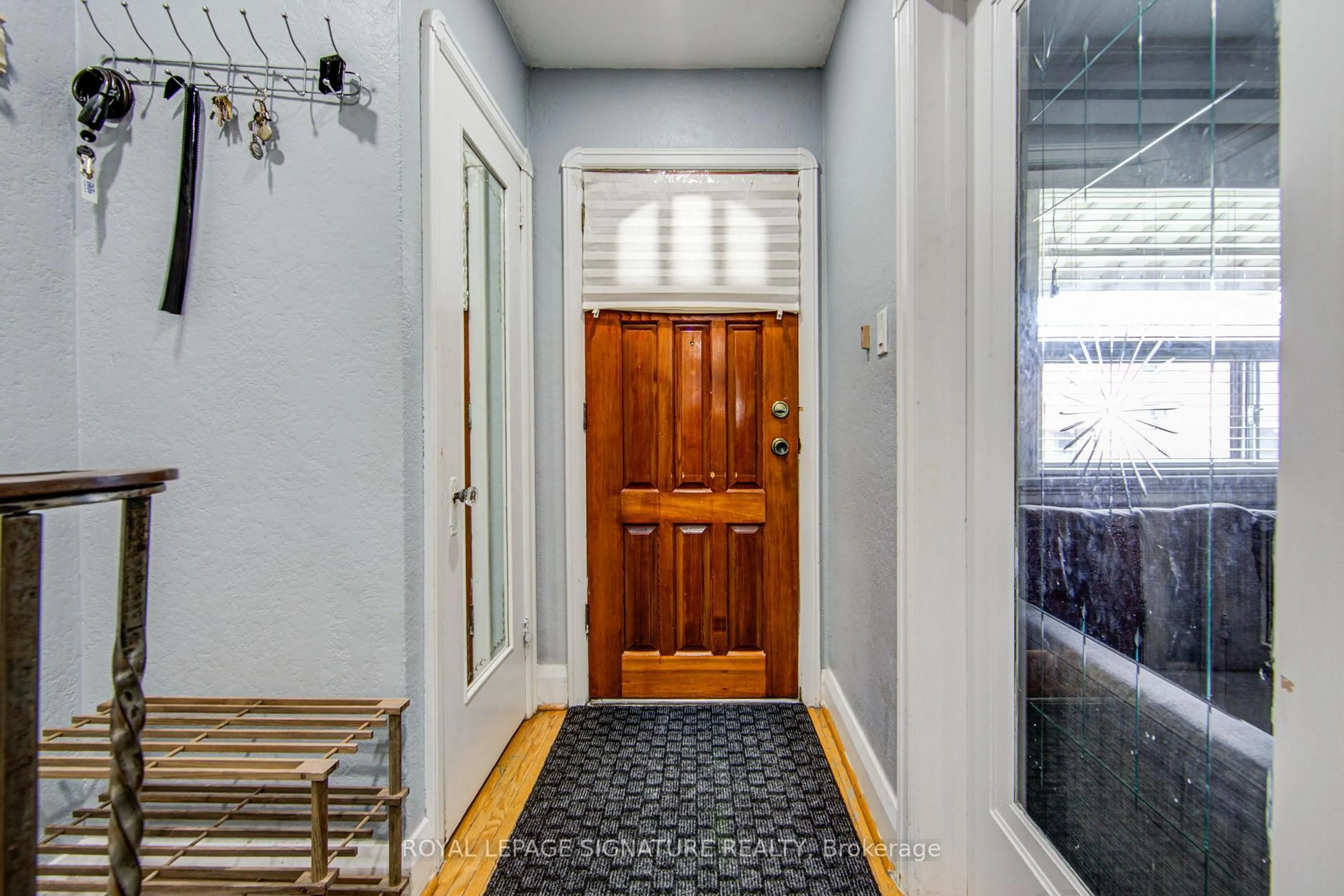 Indoor entryway for 6 Cosburn Ave, Toronto Ontario M6E 2S7