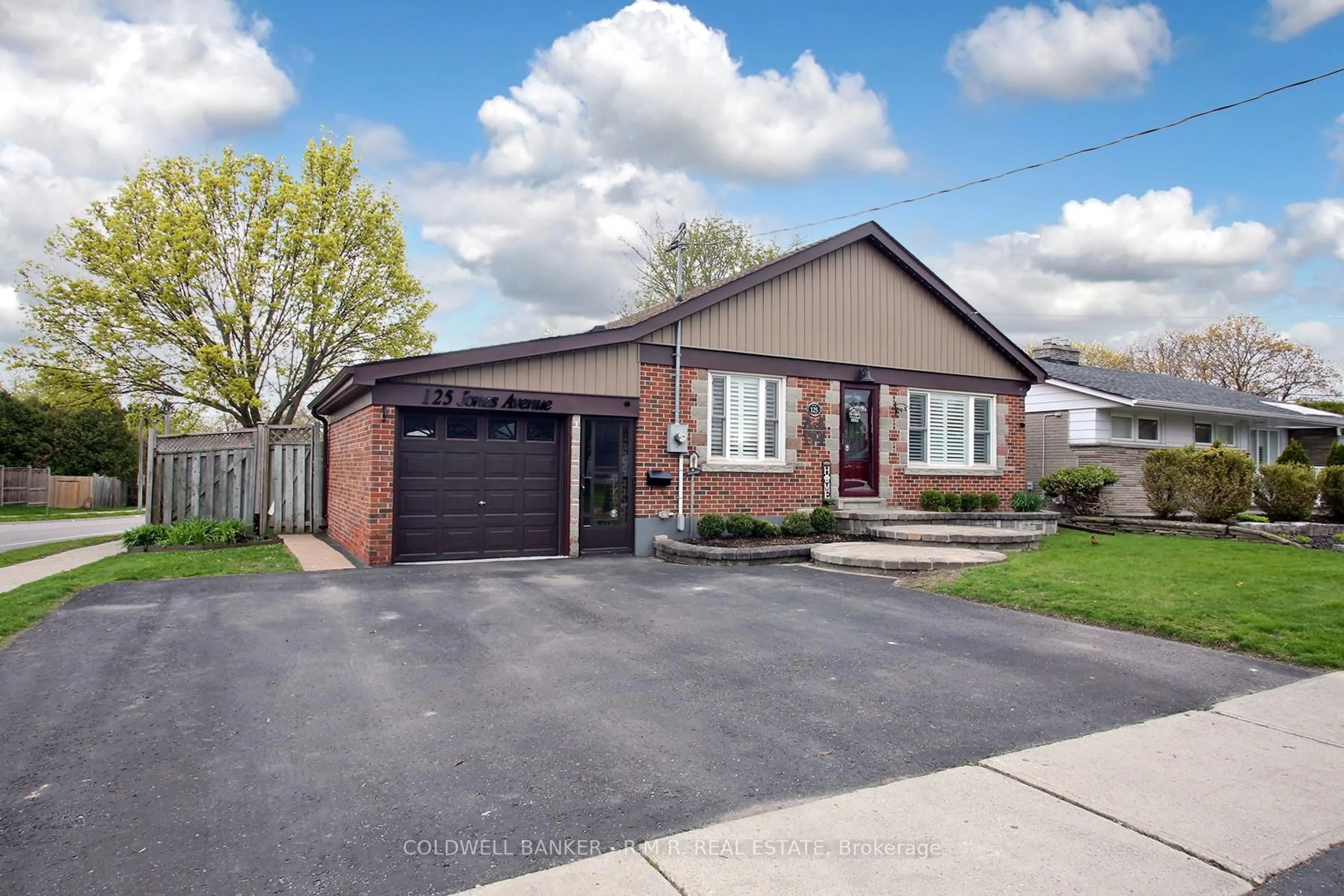 Home with brick exterior material, street for 125 Jones Ave, Oshawa Ontario L1G 3A3