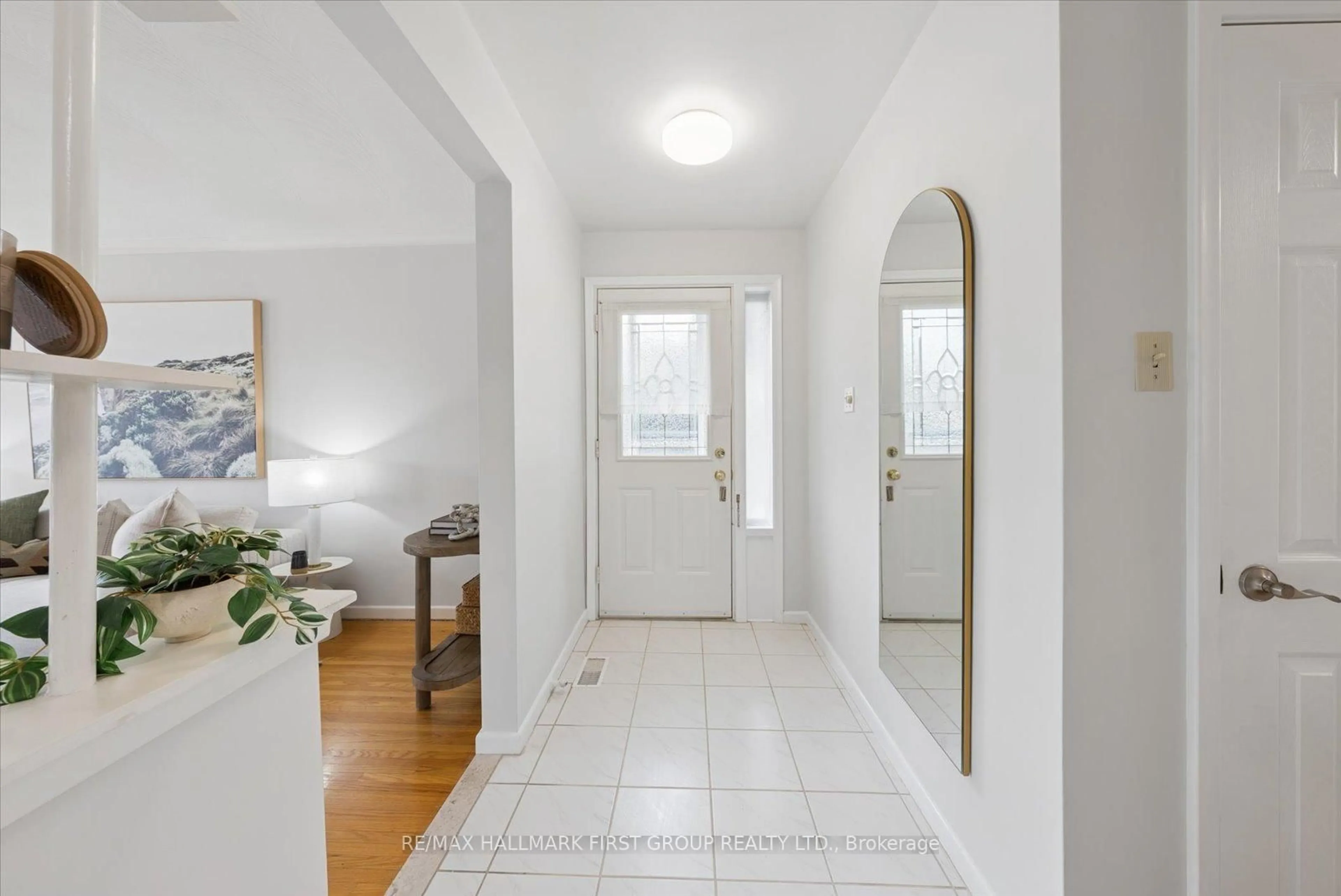 Indoor entryway for 19 Madrid St, Toronto Ontario M1P 4L7