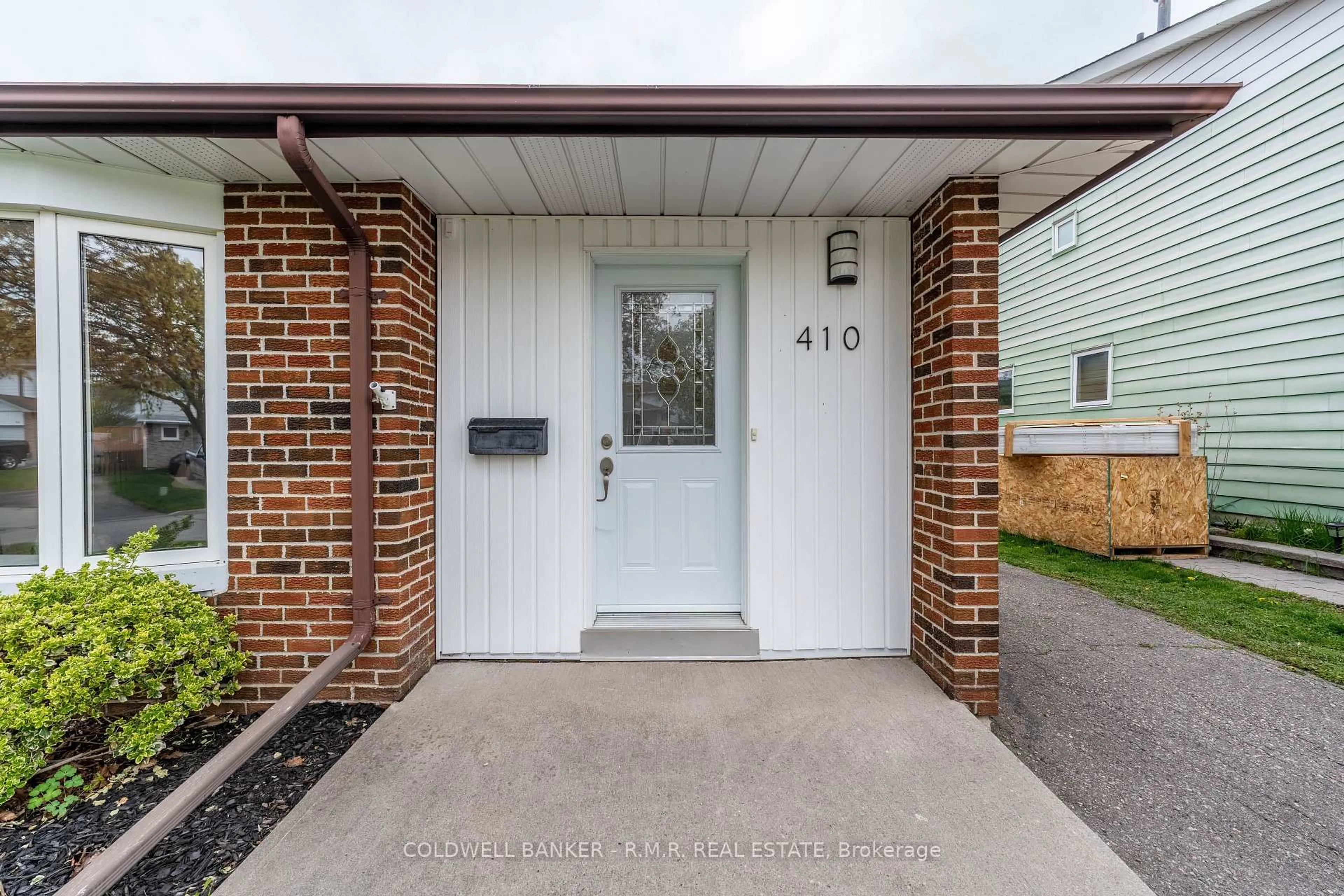 Unknown for 410 Century St, Oshawa Ontario L1K 1C6