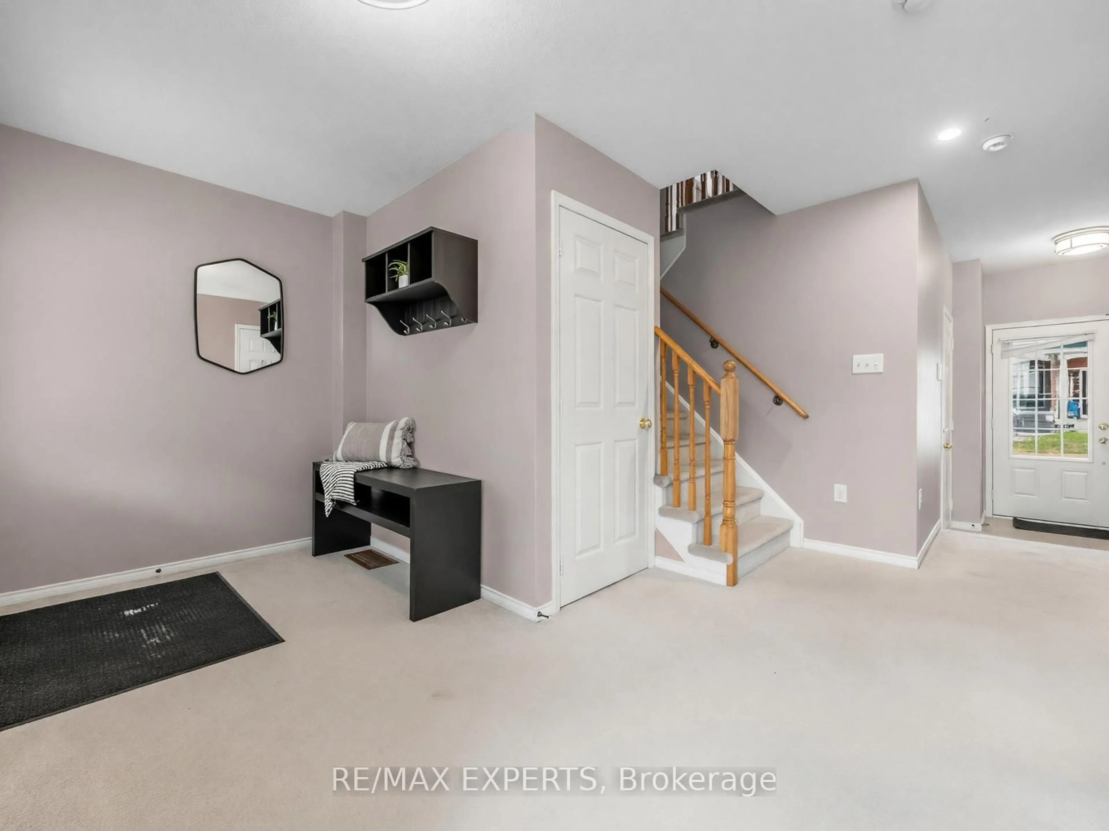 Indoor entryway for 125 Devineridge Ave, Ajax Ontario L1Z 0K6