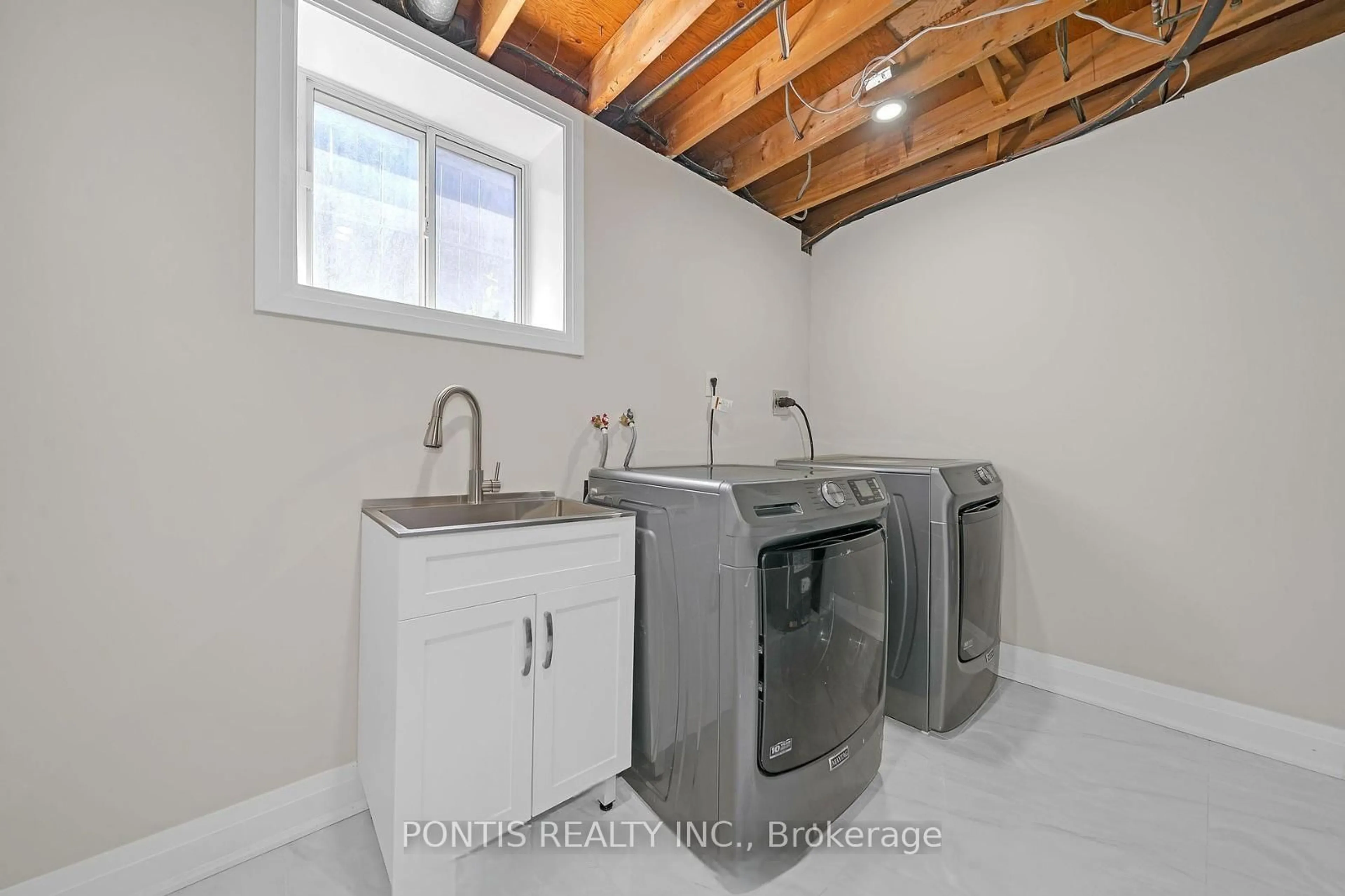 Laundry room for 110 Michael Blvd, Whitby Ontario L1N 5V9