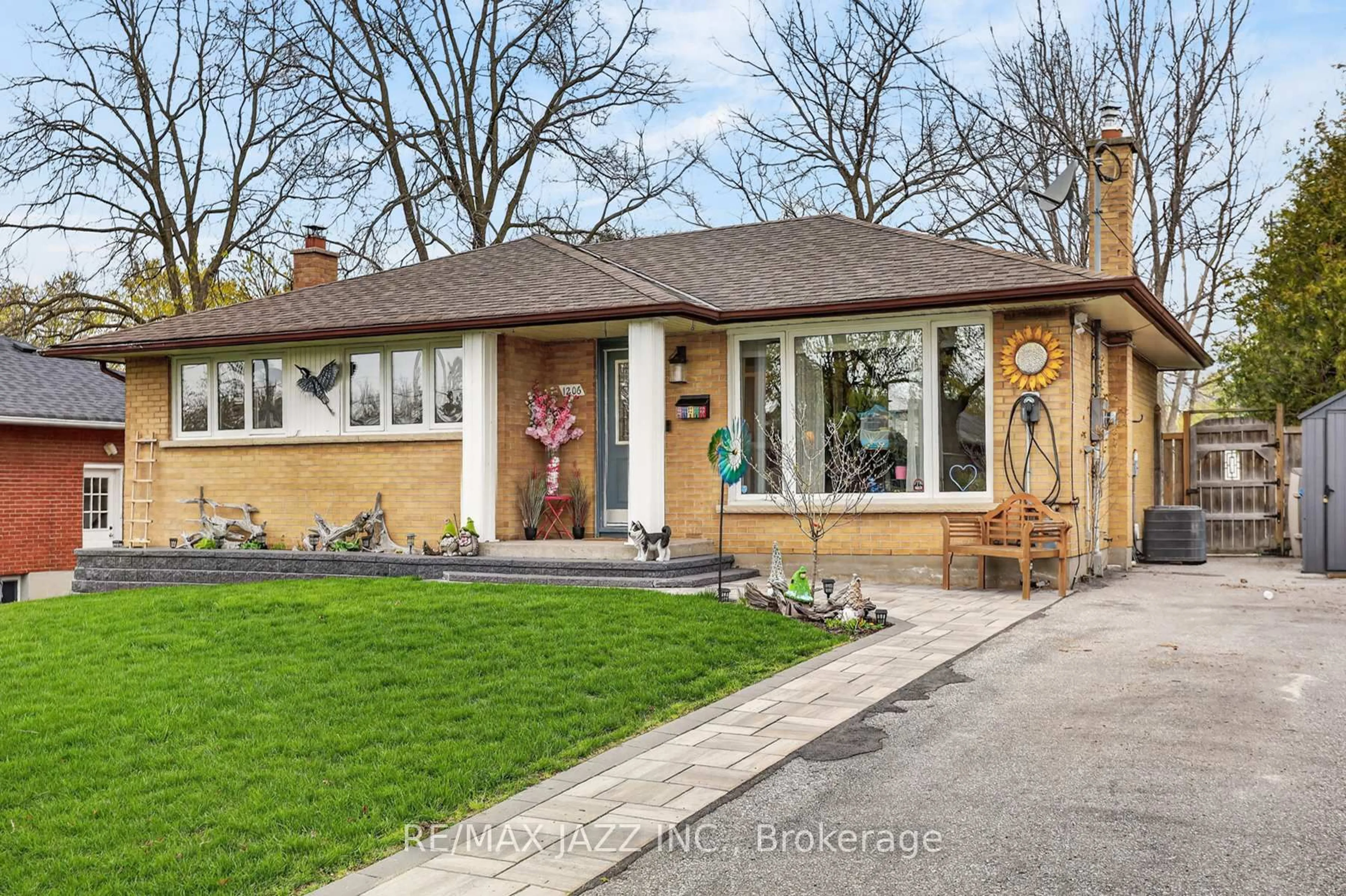 Home with brick exterior material, street for 1206 Belvedere Ave, Oshawa Ontario L1H 1T3