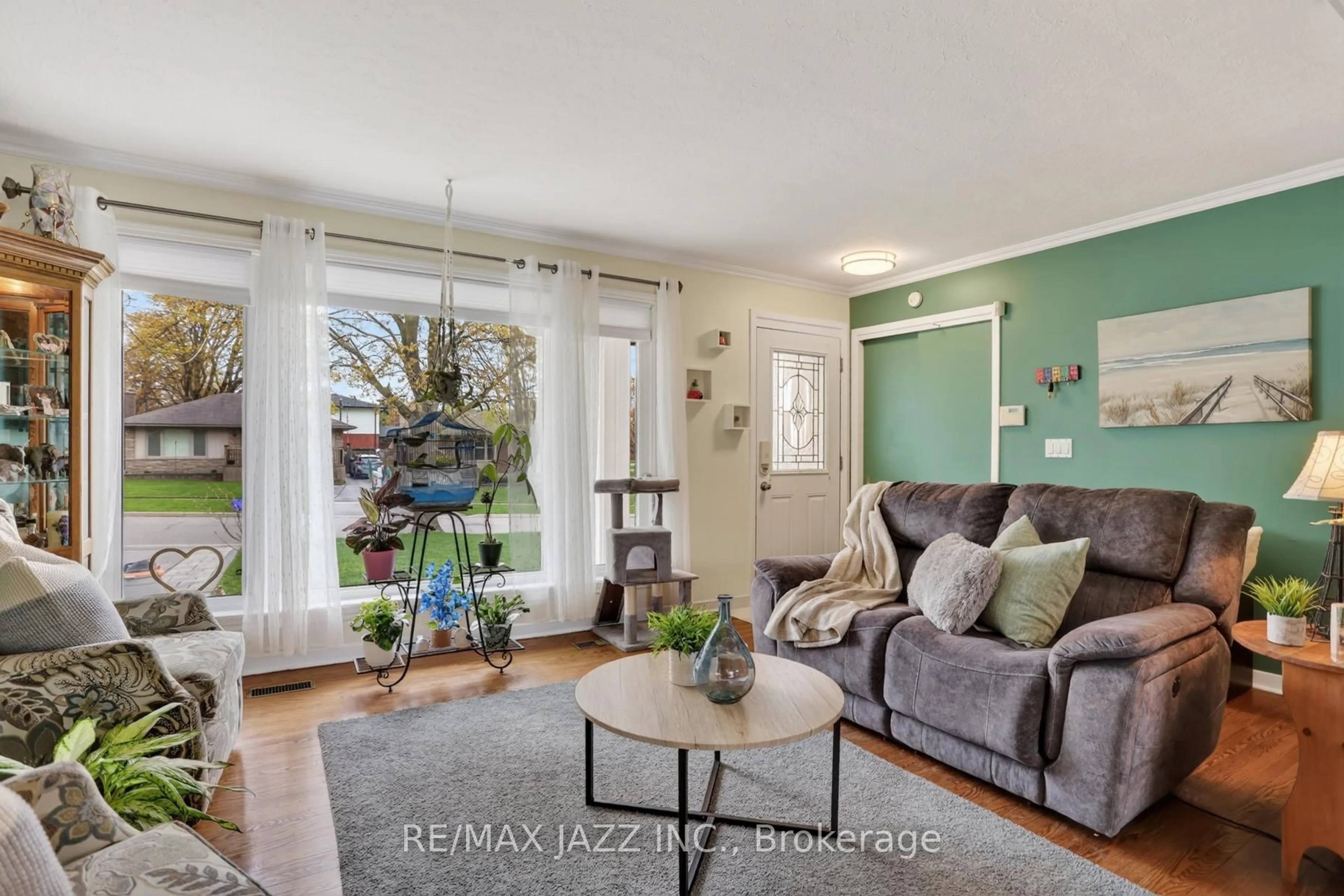 Living room with furniture, unknown for 1206 Belvedere Ave, Oshawa Ontario L1H 1T3