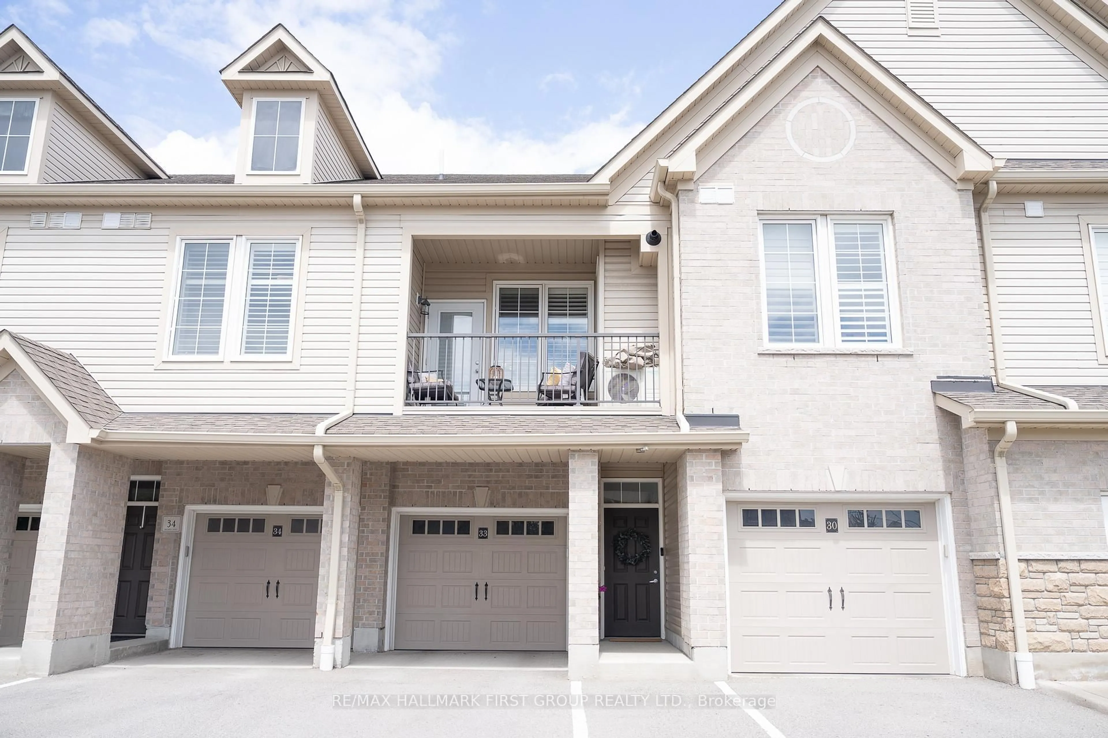 Home with vinyl exterior material, street for 1430 Gord Vinson Ave #33, Clarington Ontario L1E 0J6