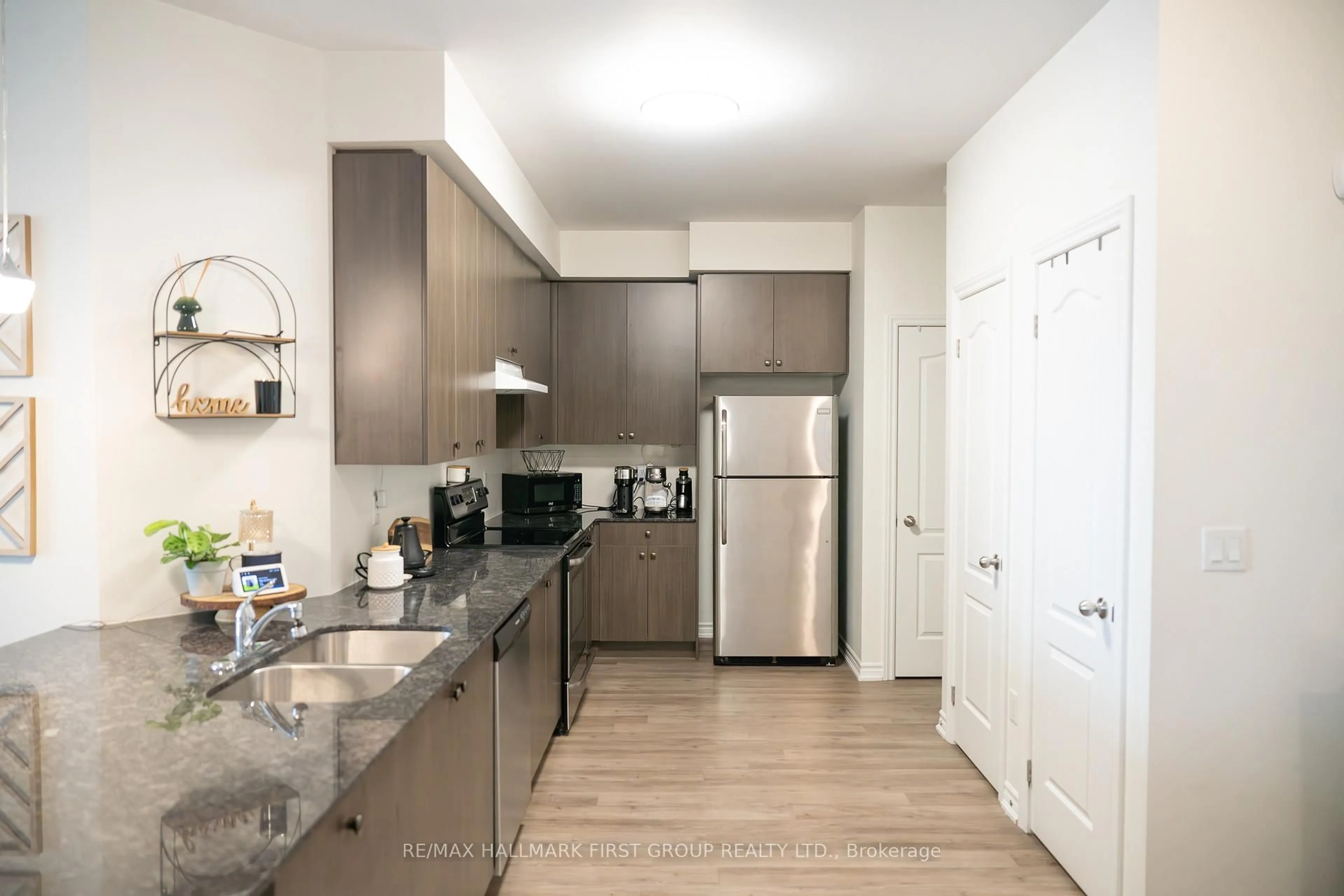 Standard kitchen, unknown for 1430 Gord Vinson Ave #33, Clarington Ontario L1E 0J6