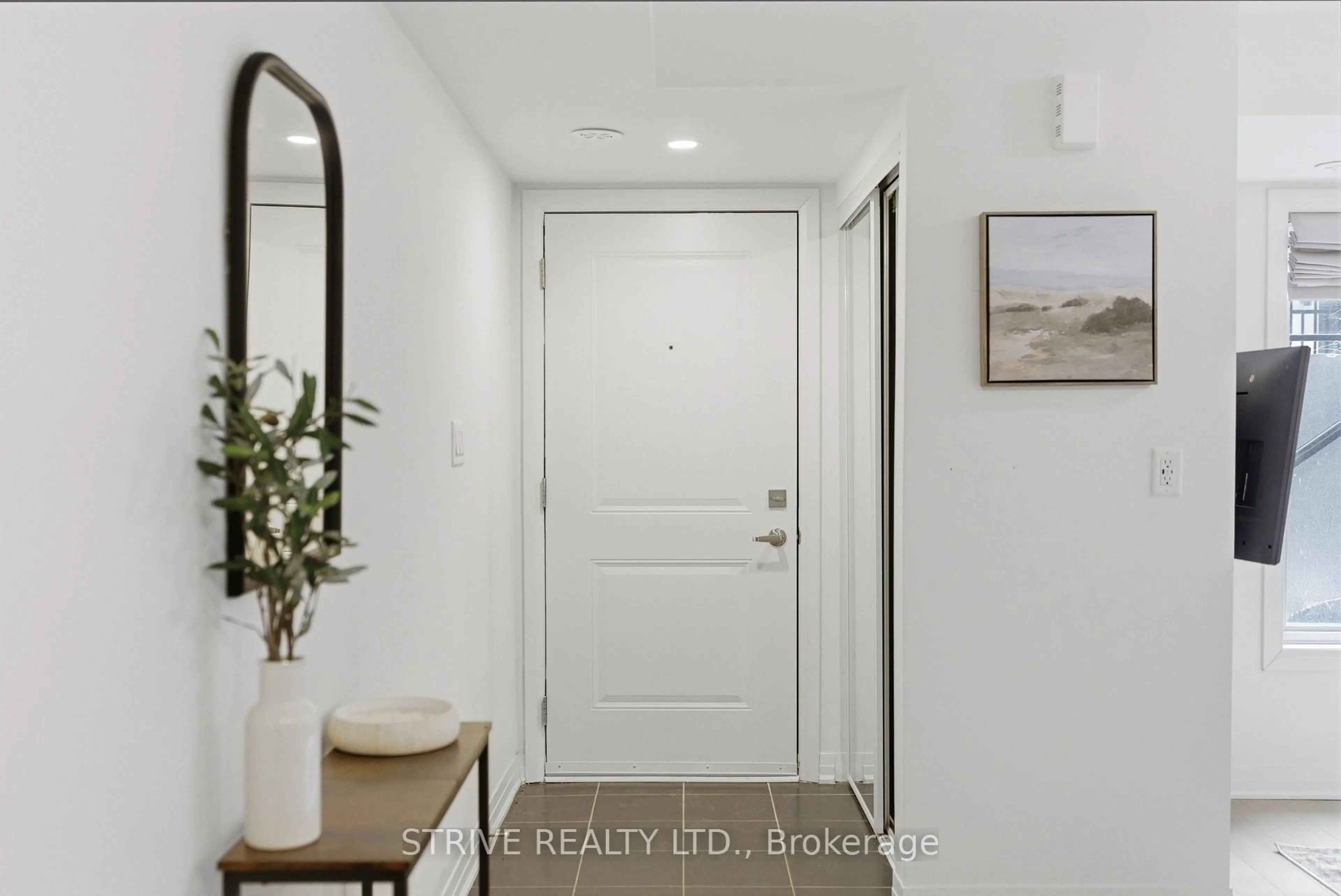 Indoor entryway for 12 A Lookout Dr #12A, Clarington Ontario L1C 7G1