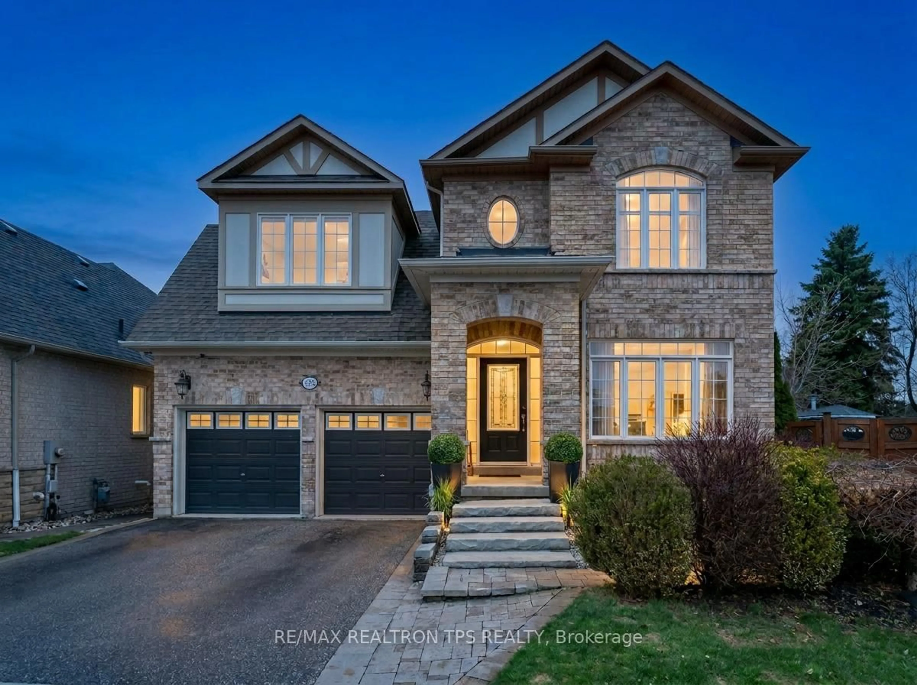 Home with brick exterior material, street for 555 Kingsfield Loop, Oshawa Ontario L1K 0H8