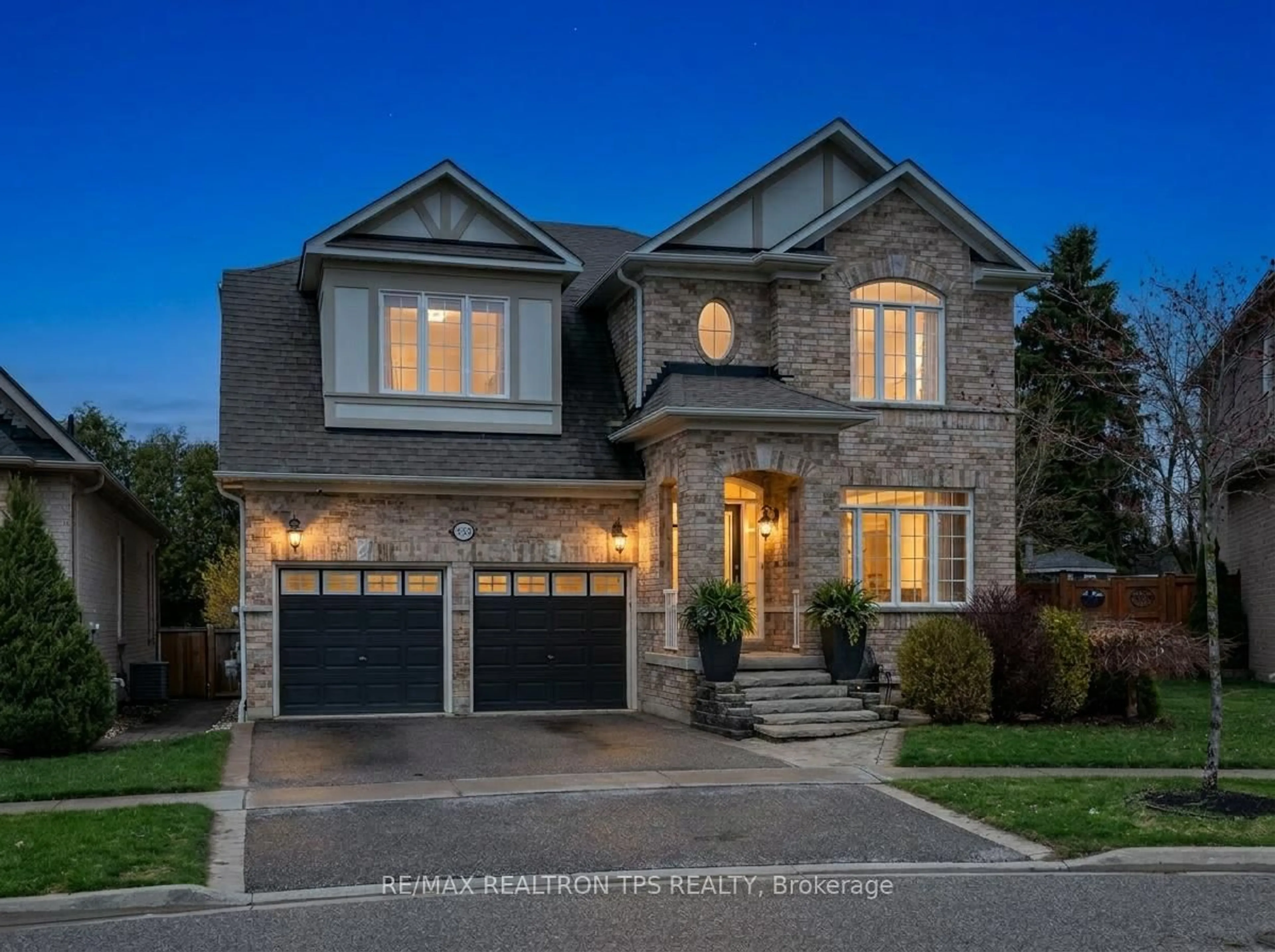 Home with brick exterior material, street for 555 Kingsfield Loop, Oshawa Ontario L1K 0H8