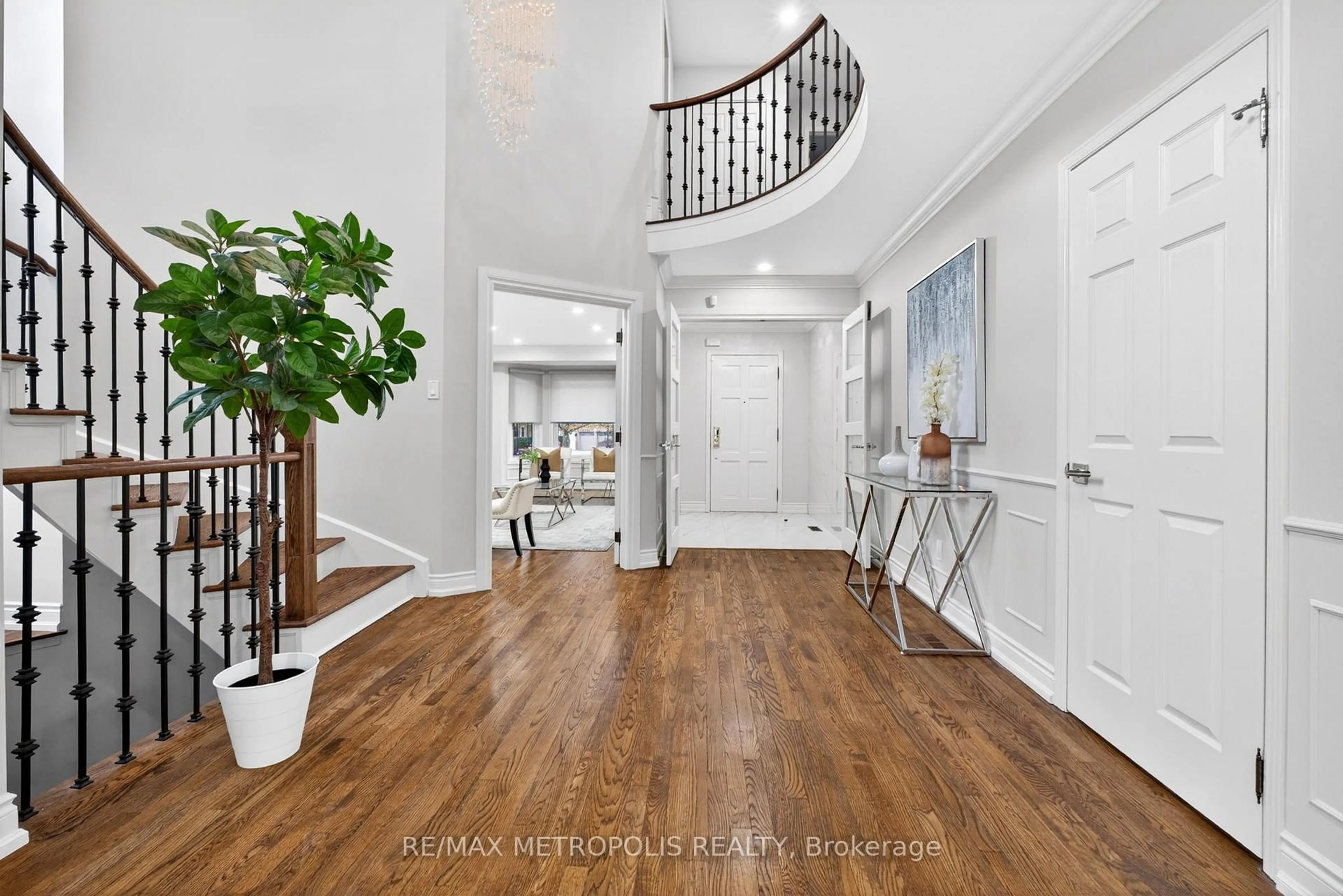 Indoor entryway for 914 Sproule Cres, Oshawa Ontario L1K 2C8