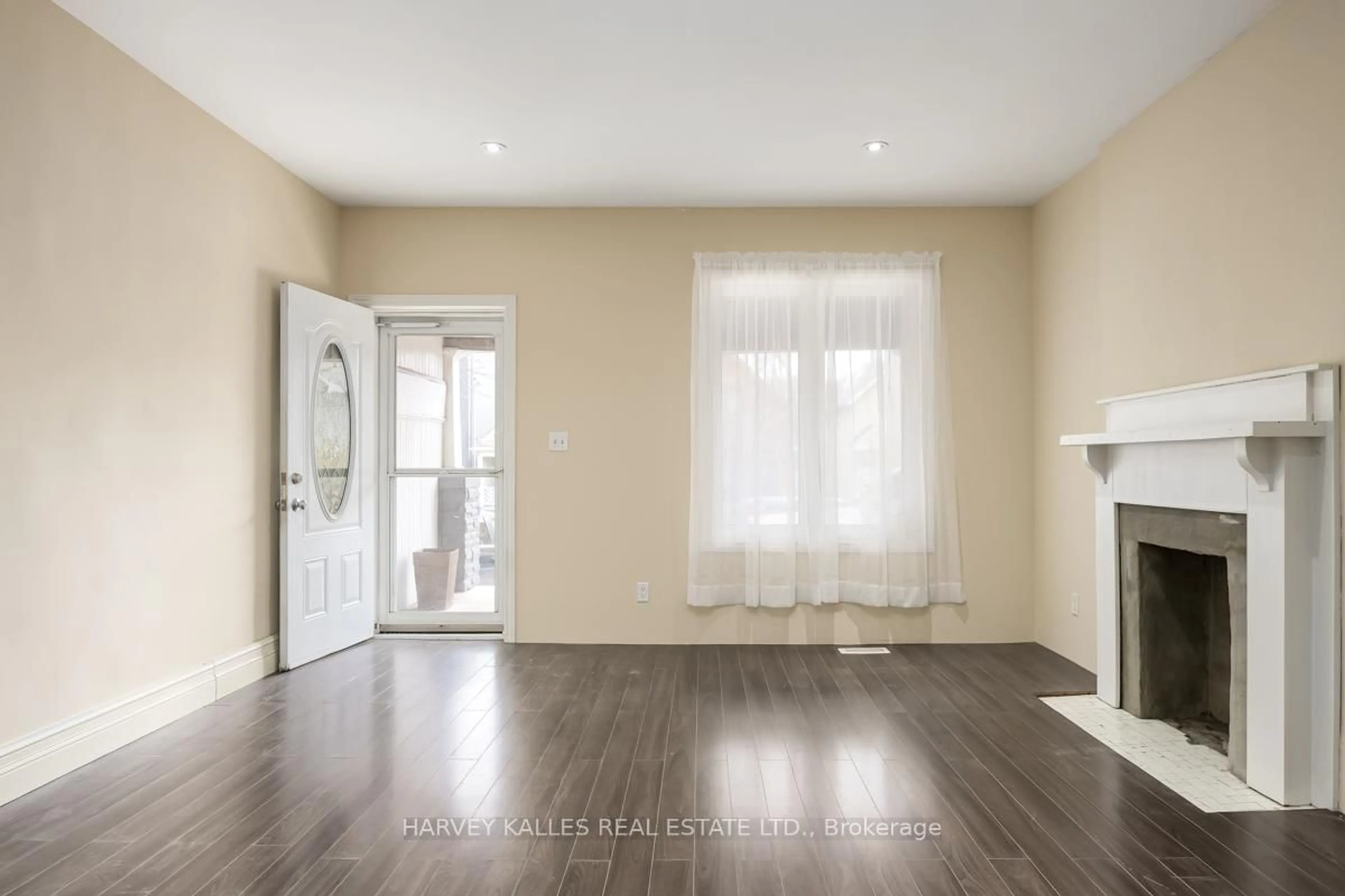 Indoor entryway for 50 Ashdale Ave, Toronto Ontario M4L 2Y7