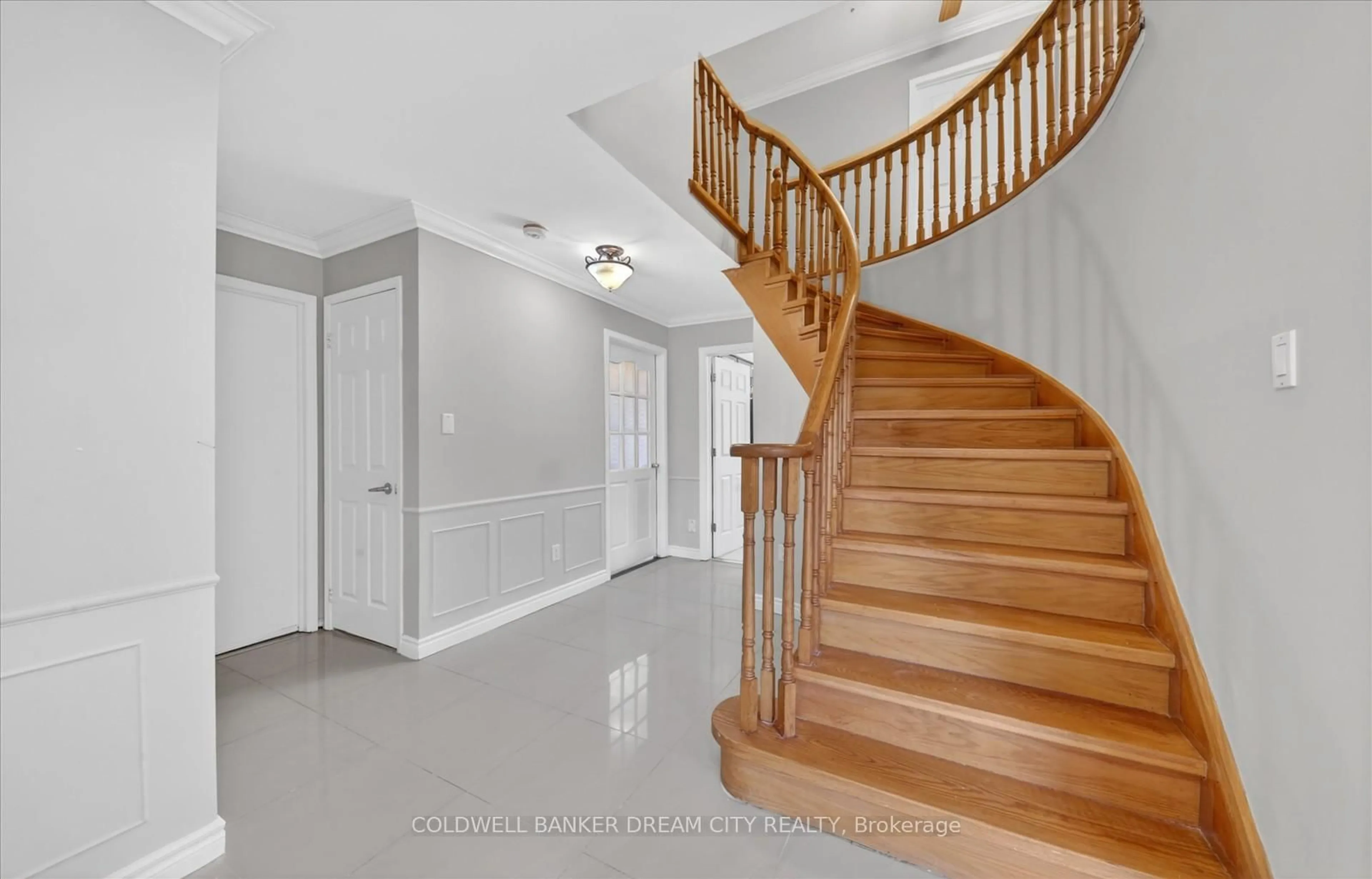 Indoor foyer for 3 Windrush Tr, Toronto Ontario M1C 3Y5