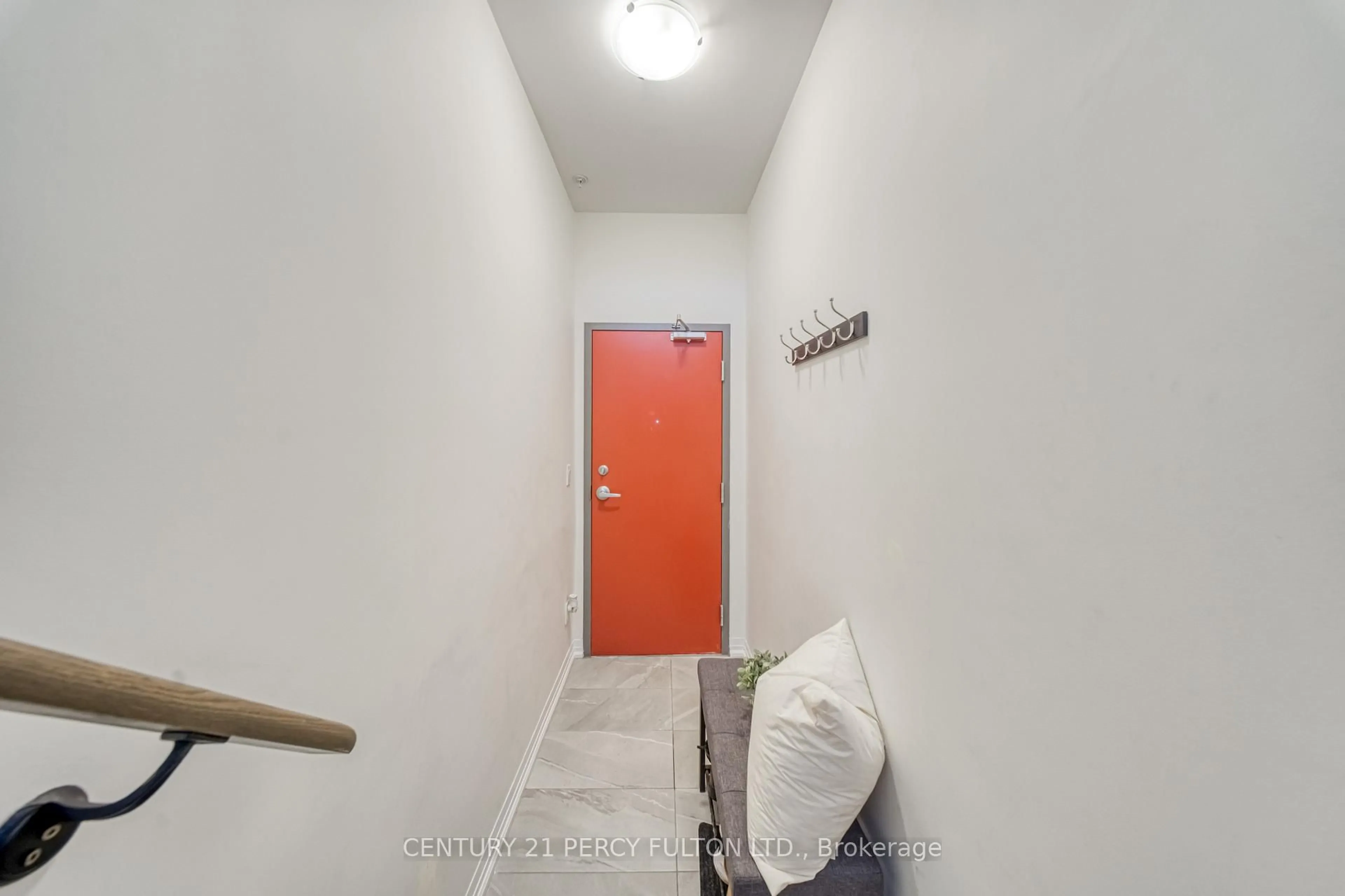 Indoor entryway for 2635 William Jackson Dr #604, Pickering Ontario L1X 0L3
