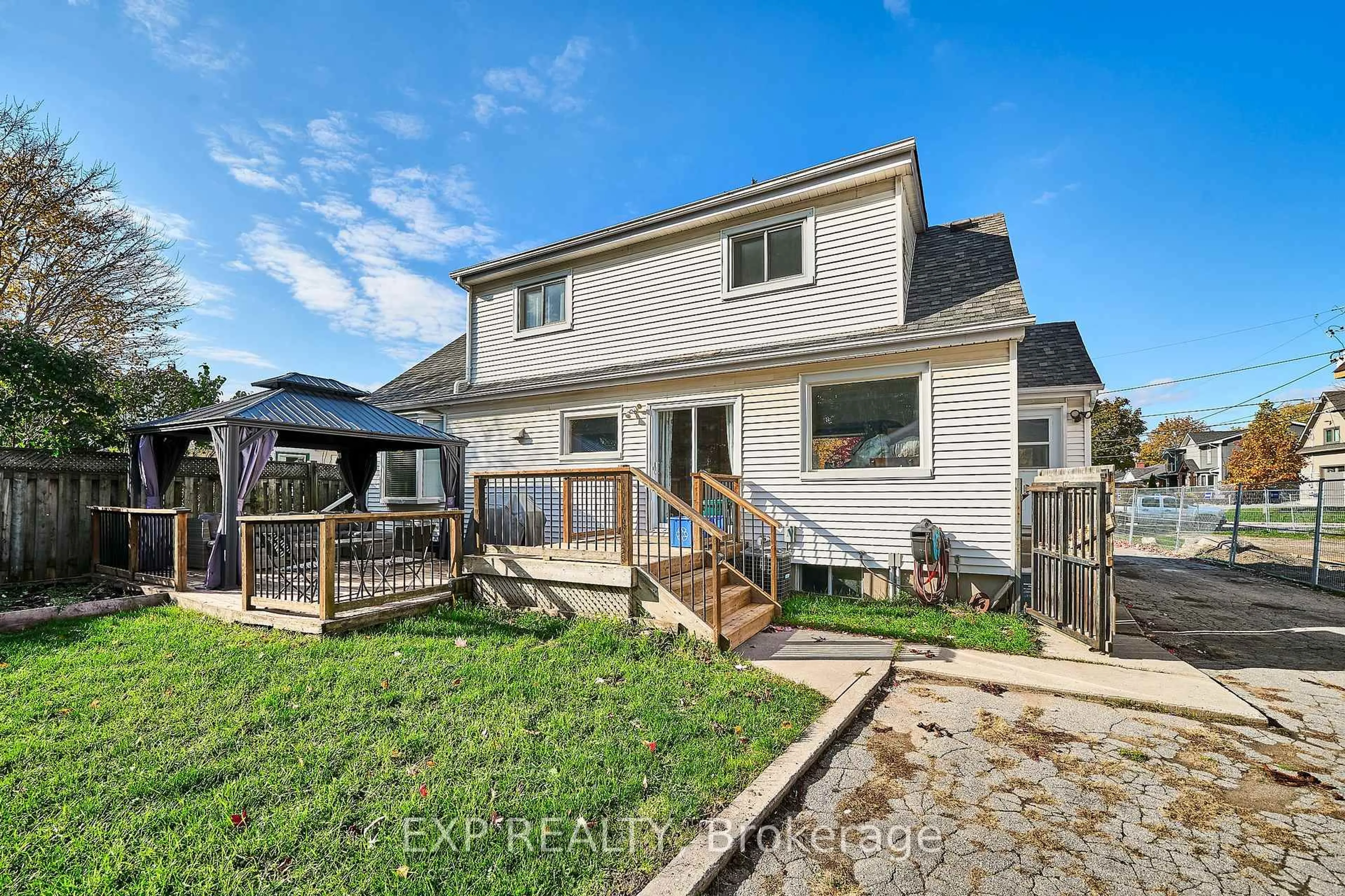 Unknown for 17 Eastwood Ave, Oshawa Ontario L1G 3Y5
