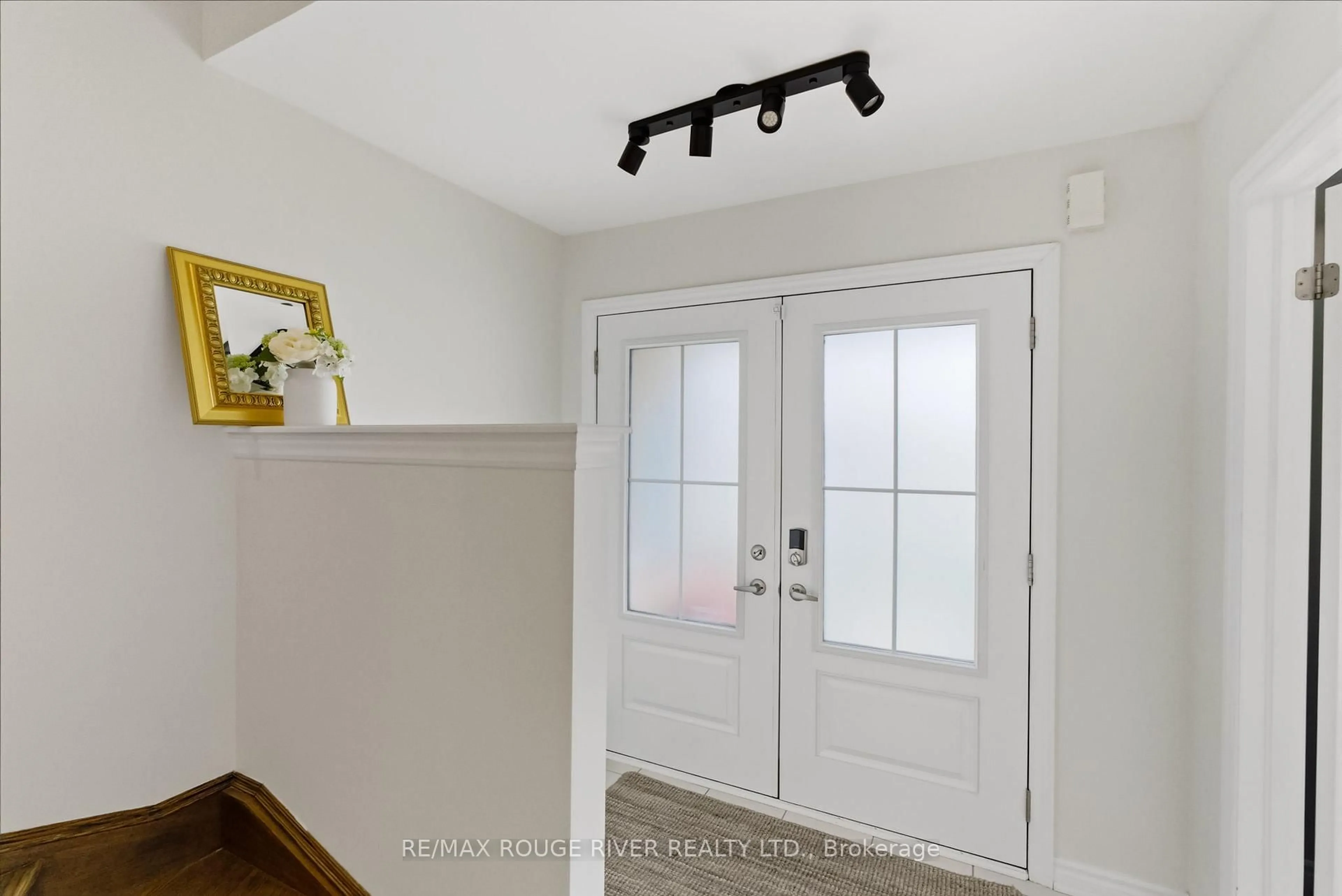 Indoor entryway for 4 Hidden Way, Whitby Ontario L1R 0R6