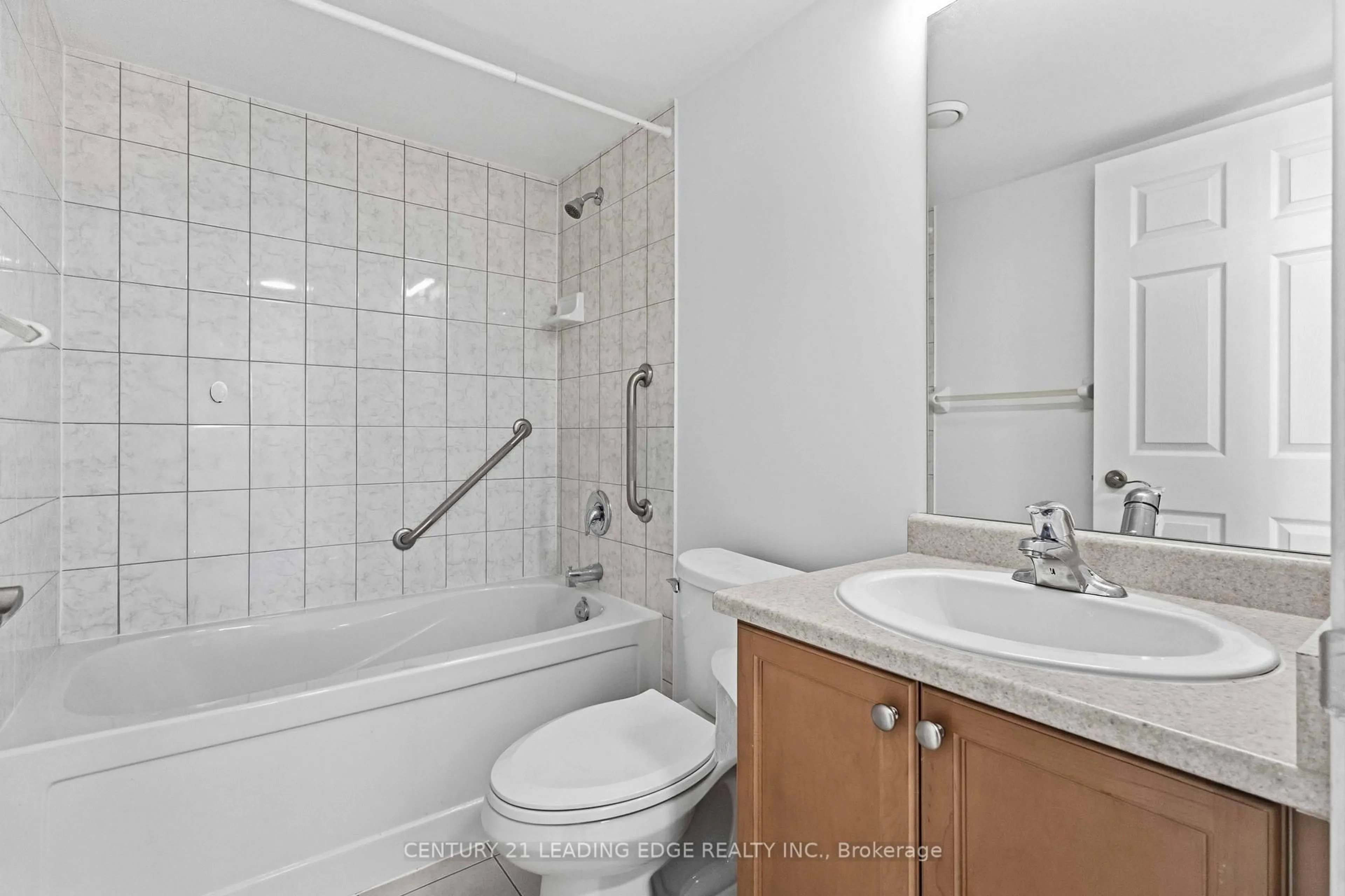 Standard bathroom, floor is not visible for 88 Grangeway Ave #1109, Toronto Ontario M1H 0A2