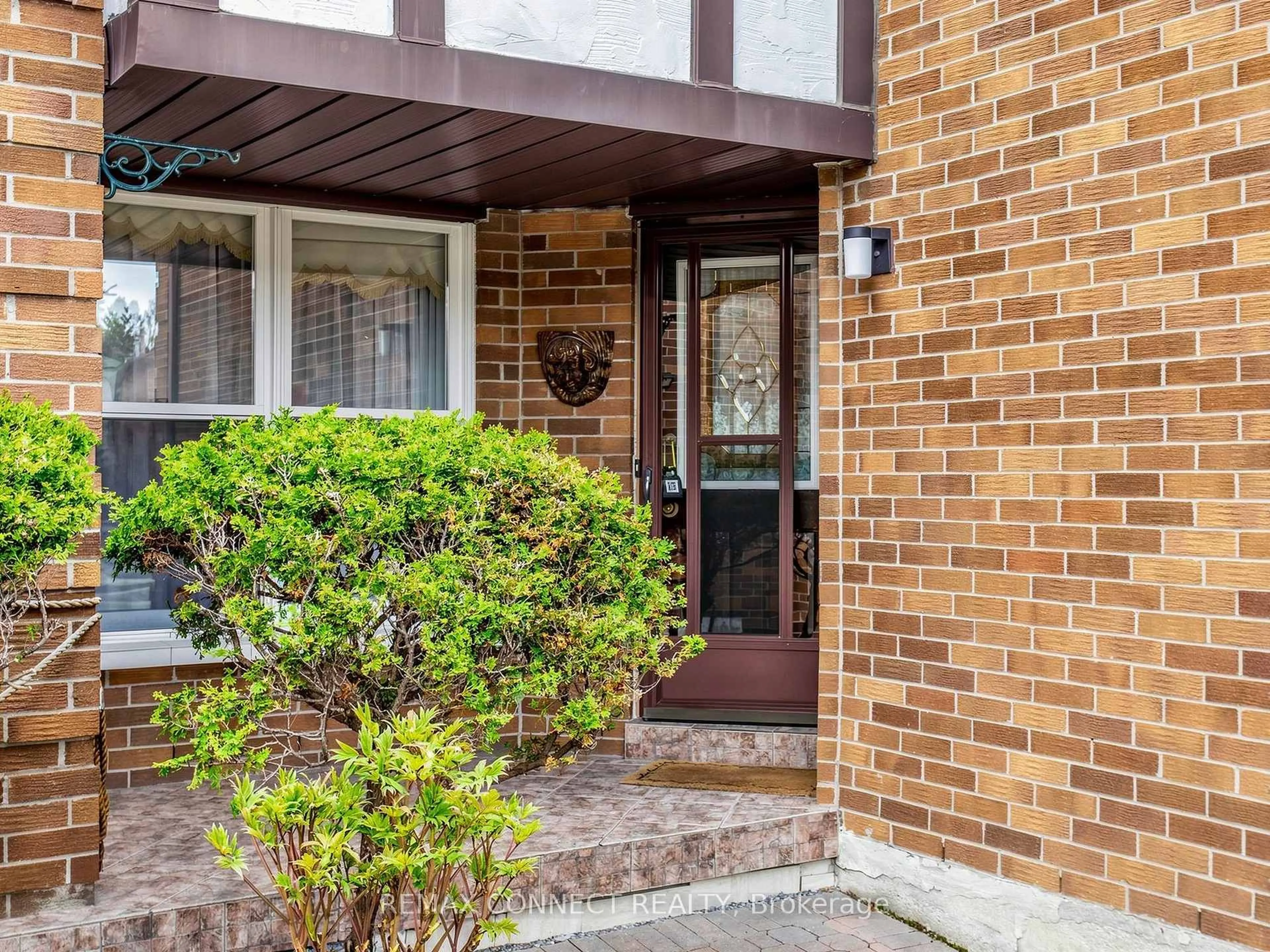 Indoor entryway for 60 Starspray Blvd, Toronto Ontario M1C 4P3