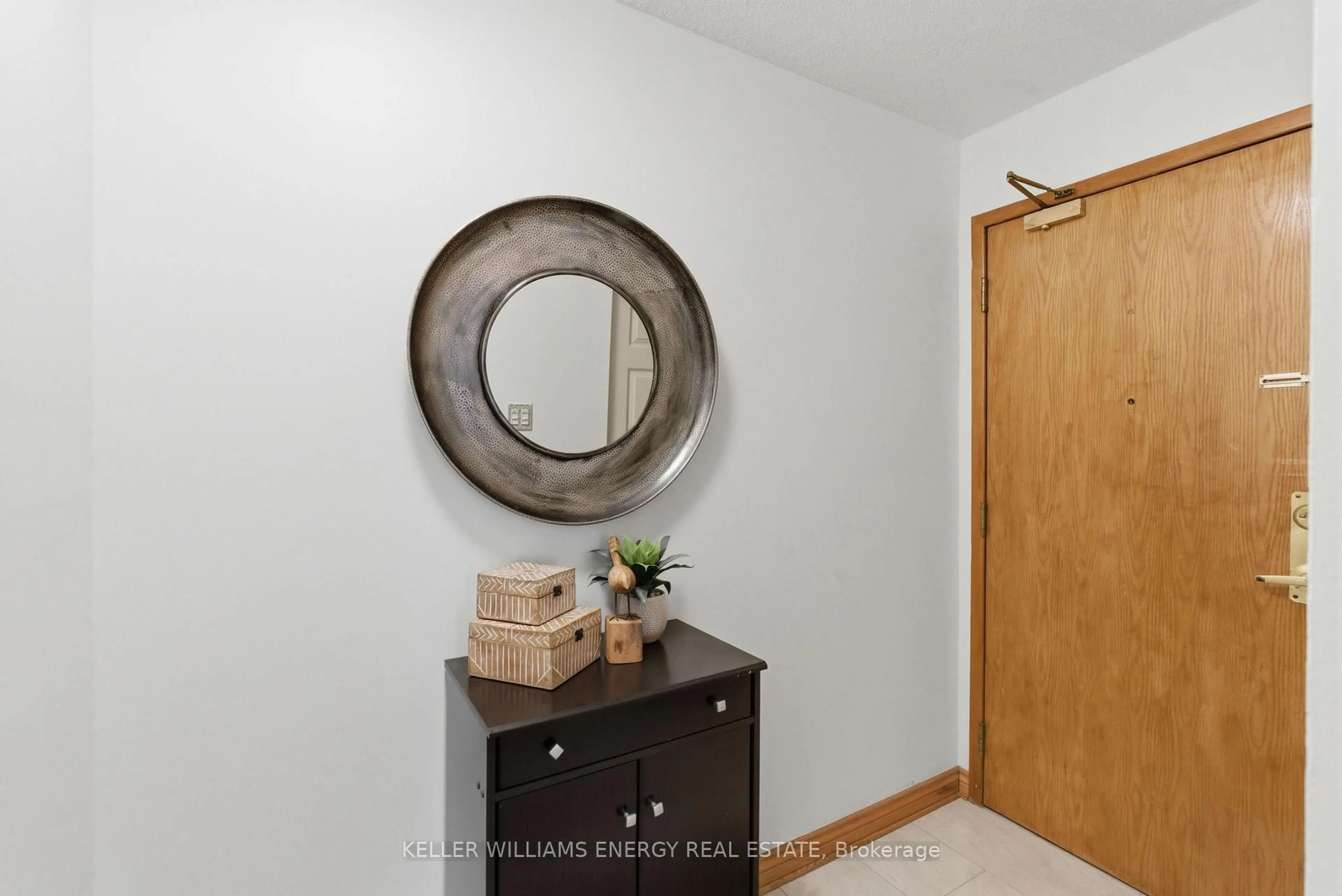 Indoor entryway for 39 Kimbercroft Crt #519, Toronto Ontario M1S 5B5