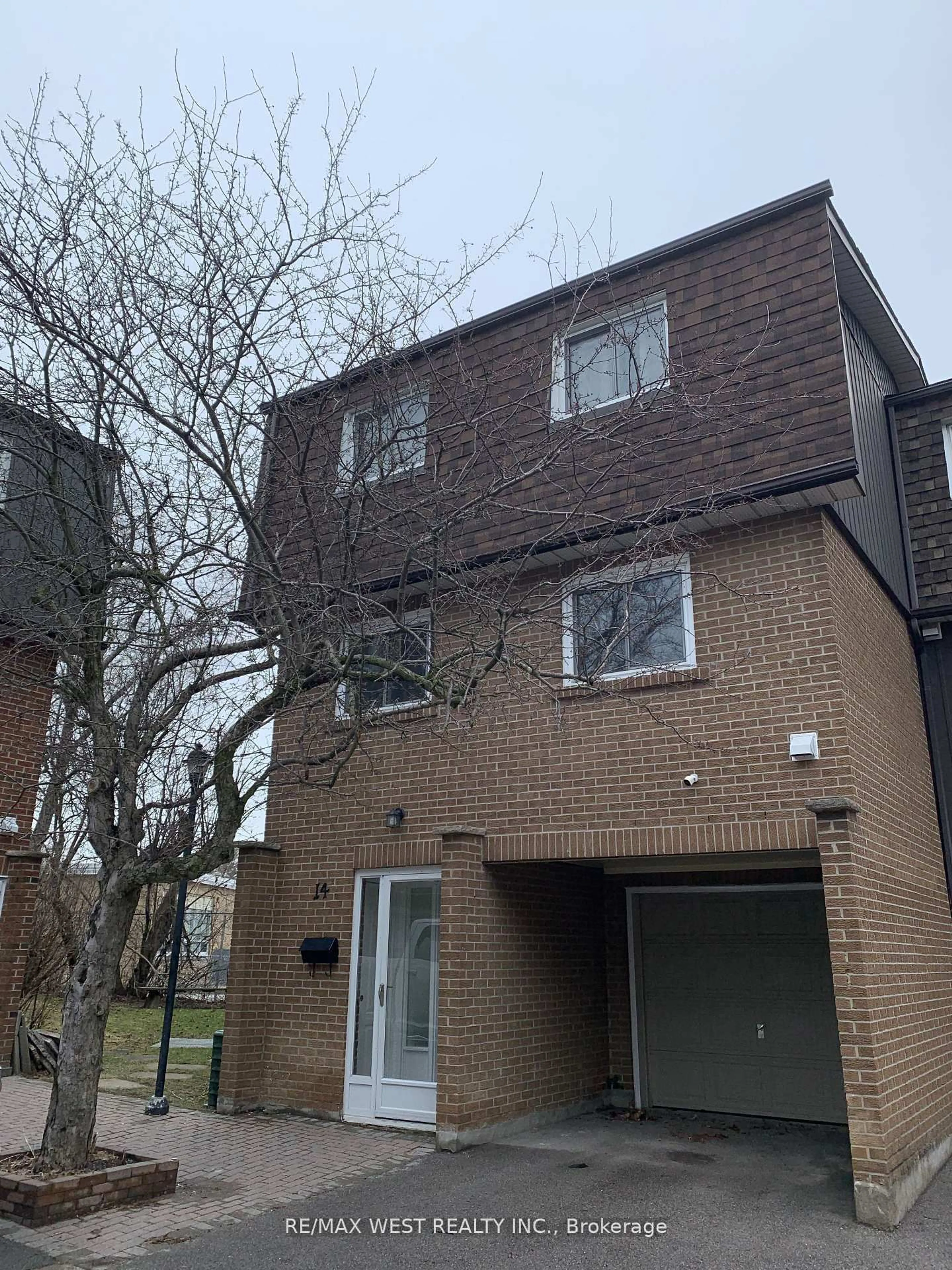 Home with brick exterior material, building for 3100 Kingston Rd #14, Toronto Ontario M1M 3T4