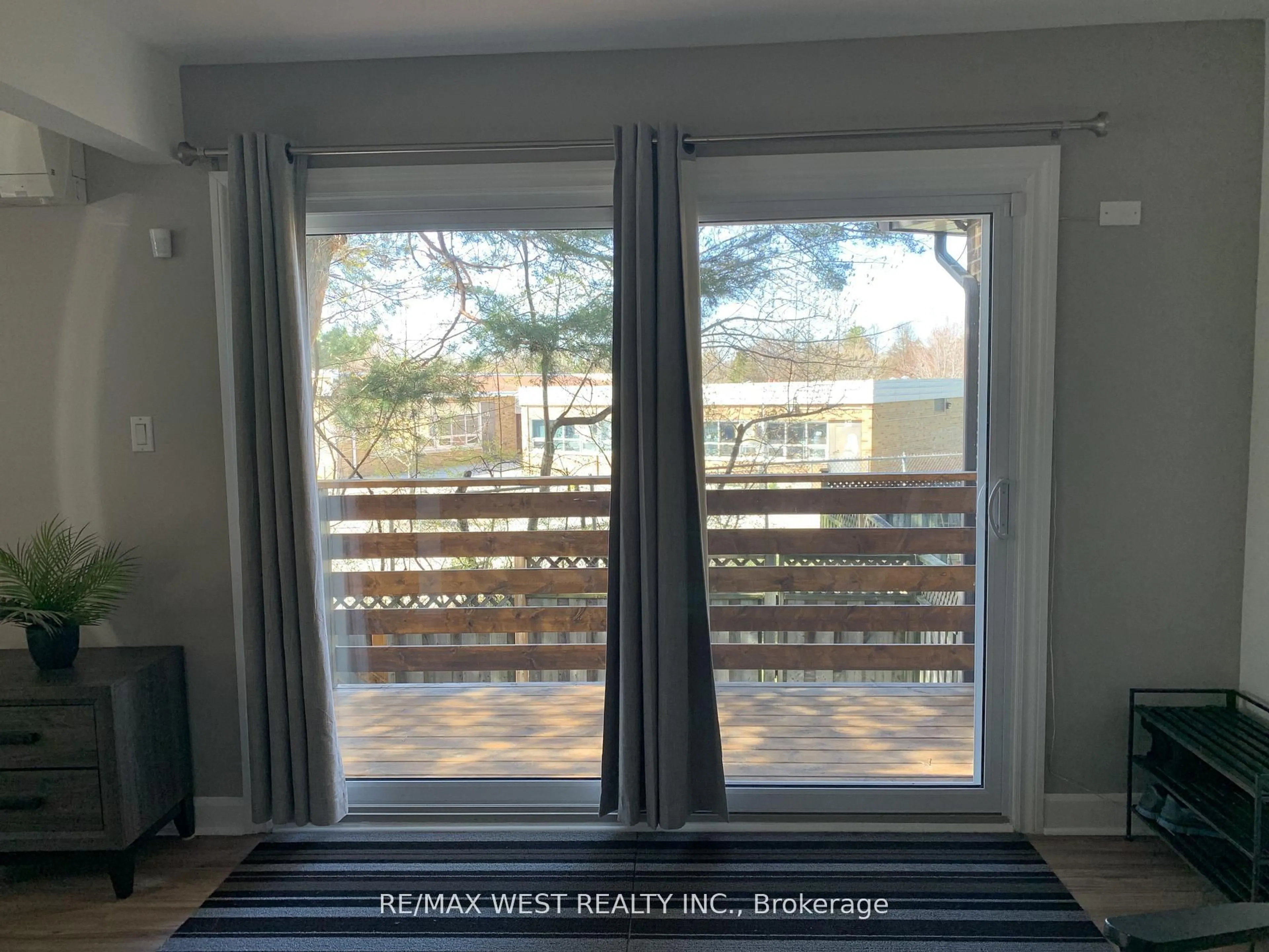 Indoor entryway for 3100 Kingston Rd #14, Toronto Ontario M1M 3T4