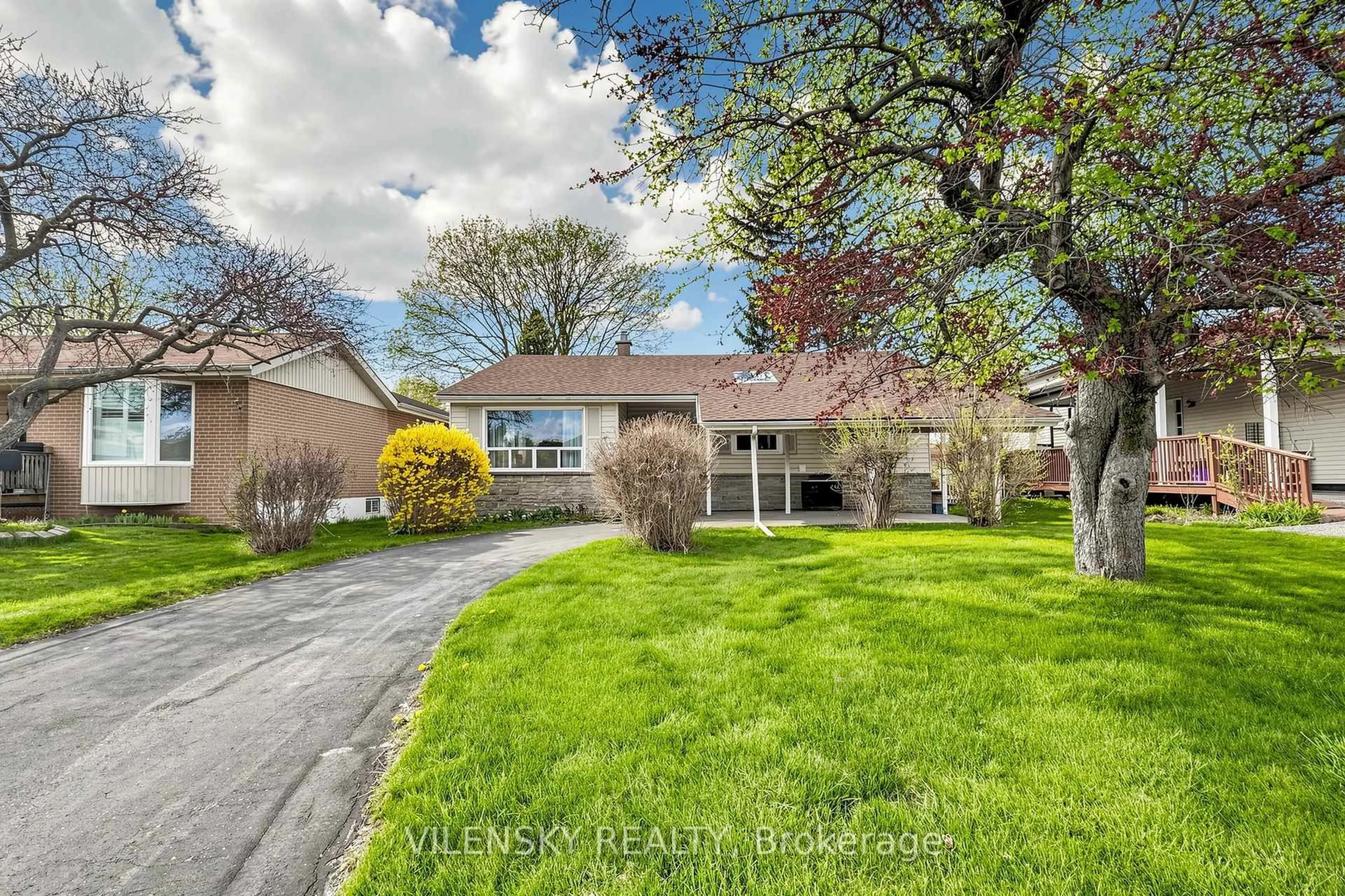 Home with brick exterior material, street for 710 Kingfisher Dr, Pickering Ontario L1W 1X5