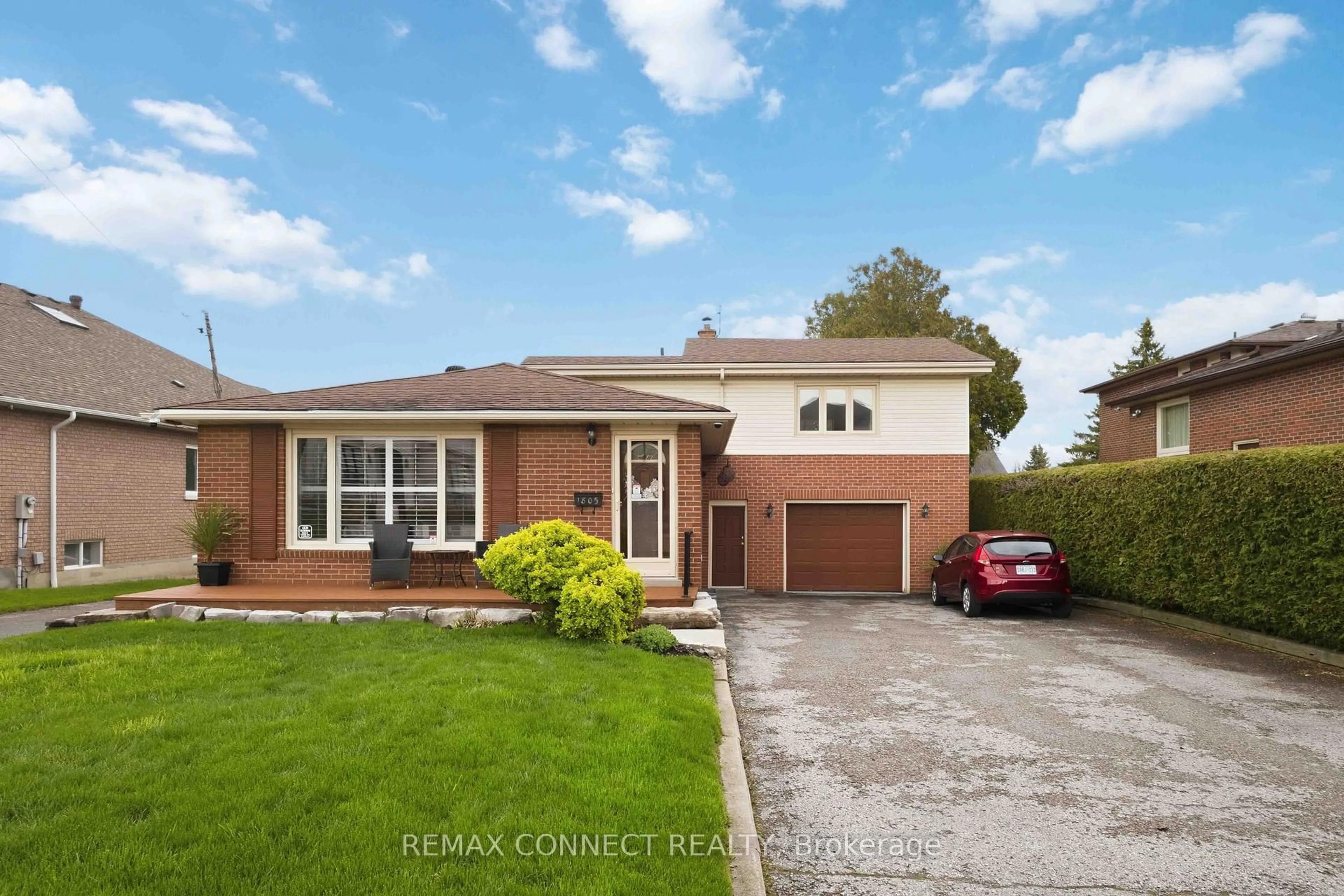 Home with brick exterior material, street for 1805 Woodview Ave, Pickering Ontario L1V 1L3
