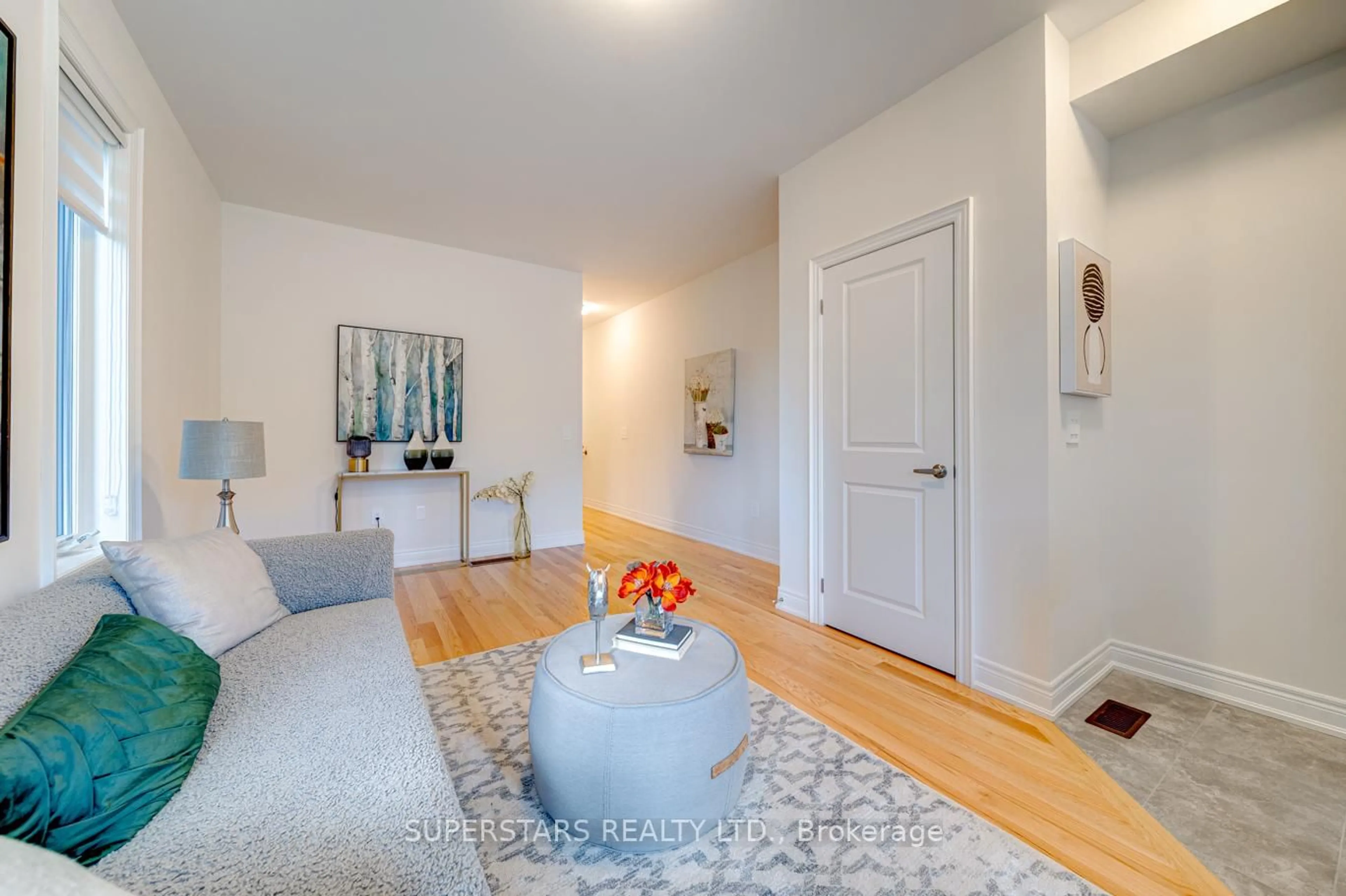 Living room with furniture, unknown for 2846 Whites Rd, Pickering Ontario L1X 0R6