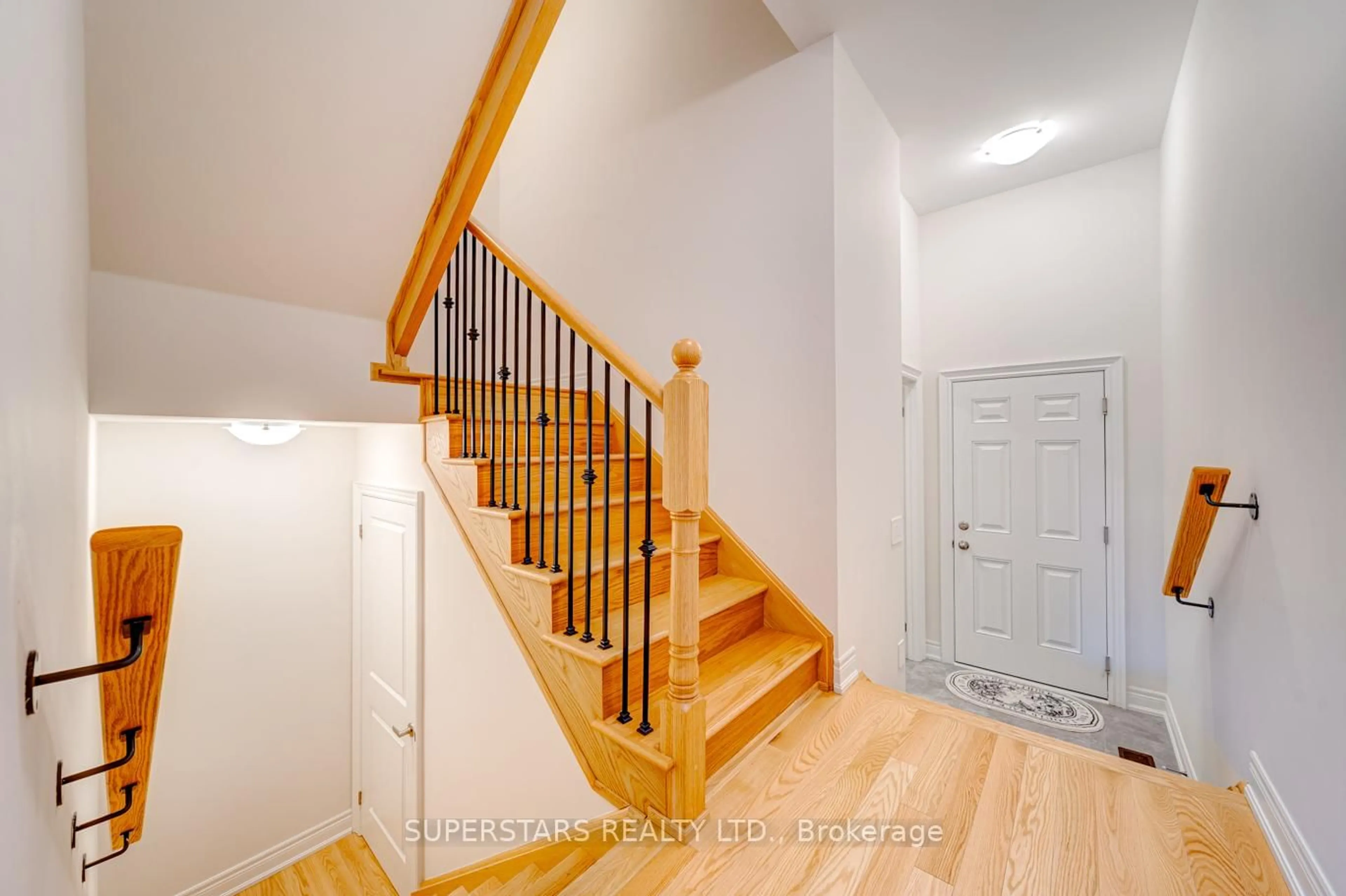 Stairs for 2846 Whites Rd, Pickering Ontario L1X 0R6