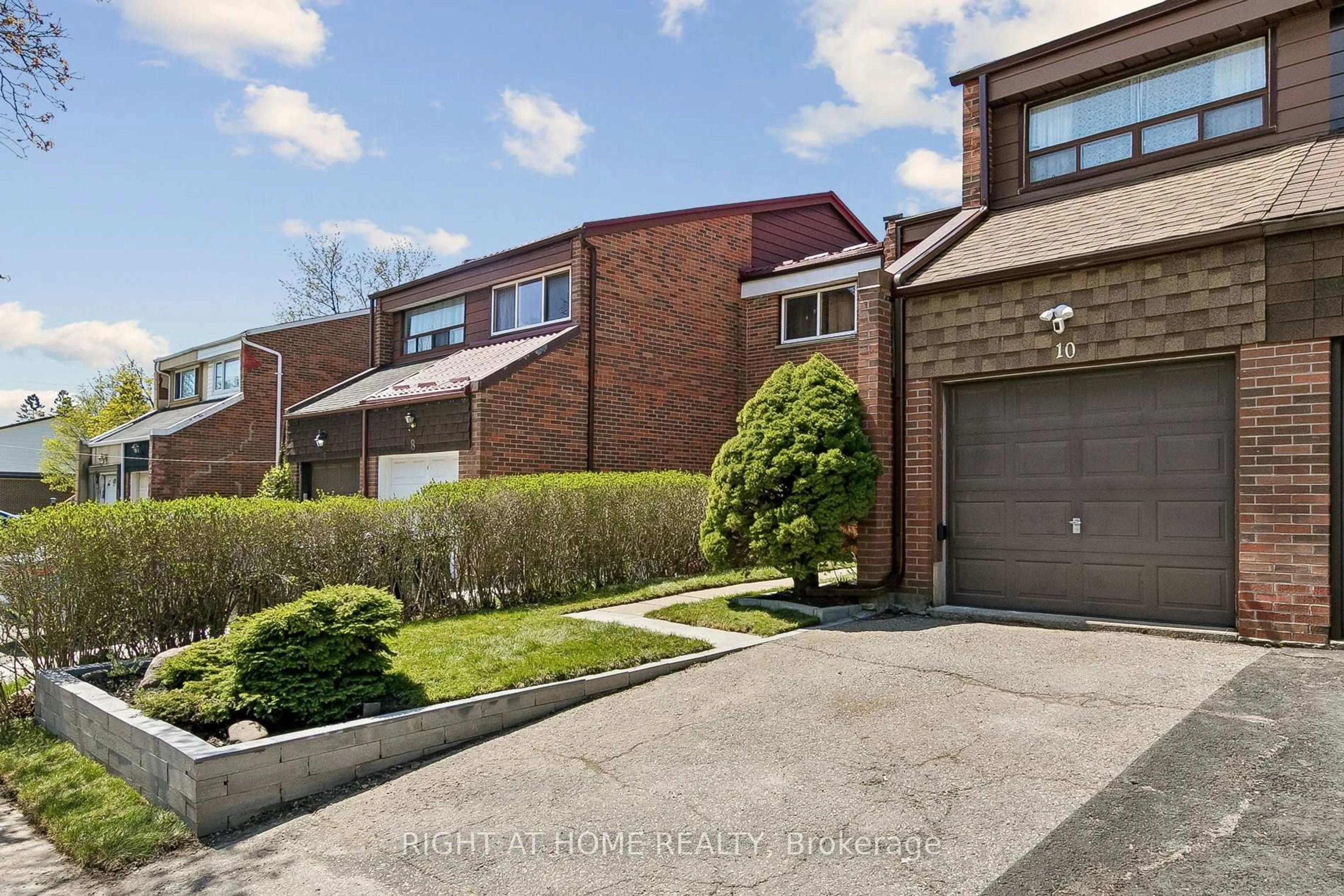 A pic from outside/outdoor area/front of a property/back of a property/a pic from drone, street for 10 Sachems Pl, Toronto Ontario M1B 1E6