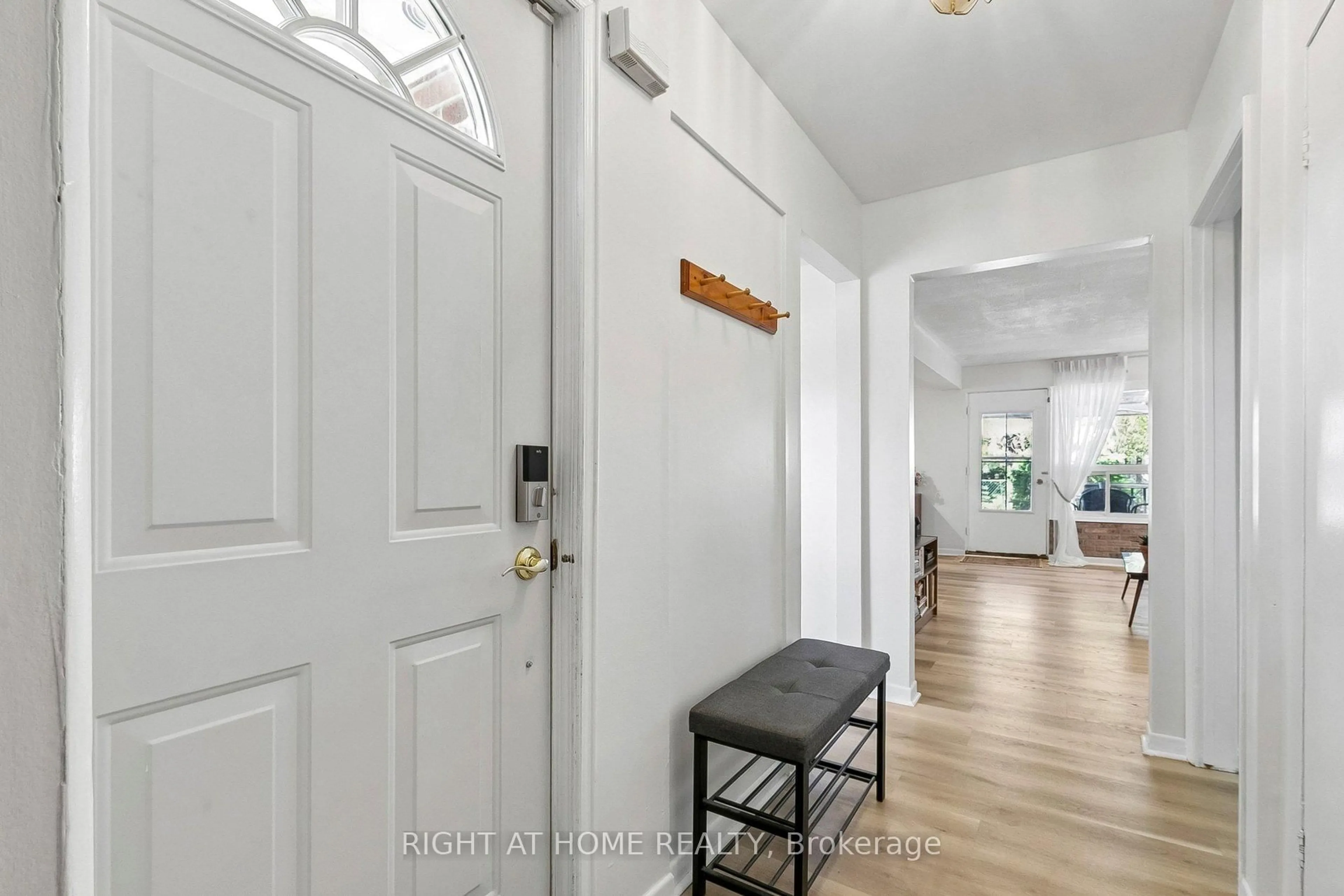 Indoor entryway for 10 Sachems Pl, Toronto Ontario M1B 1E6