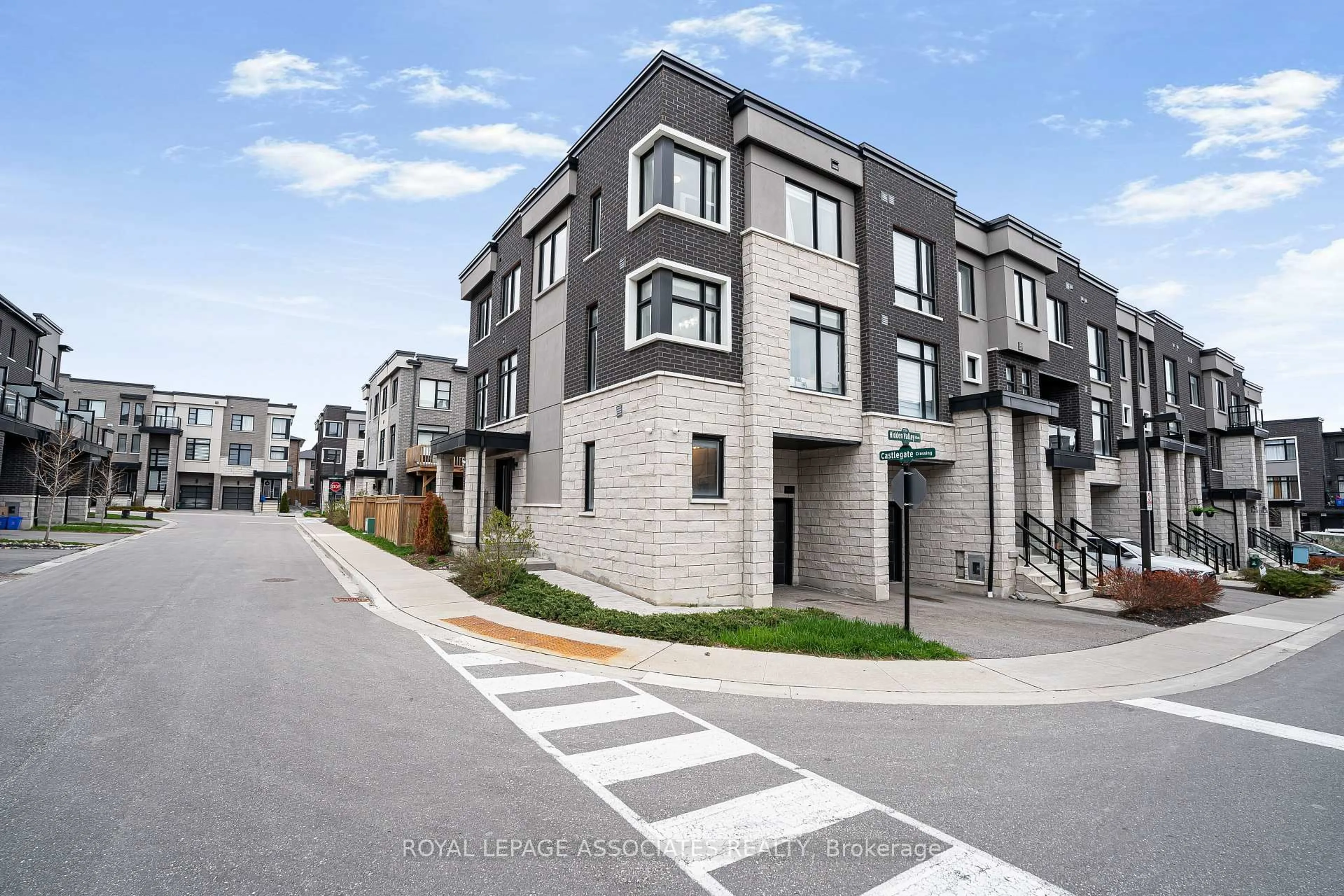 Unknown for 1662 Hidden Valley Glen, Pickering Ontario L1X 0H7