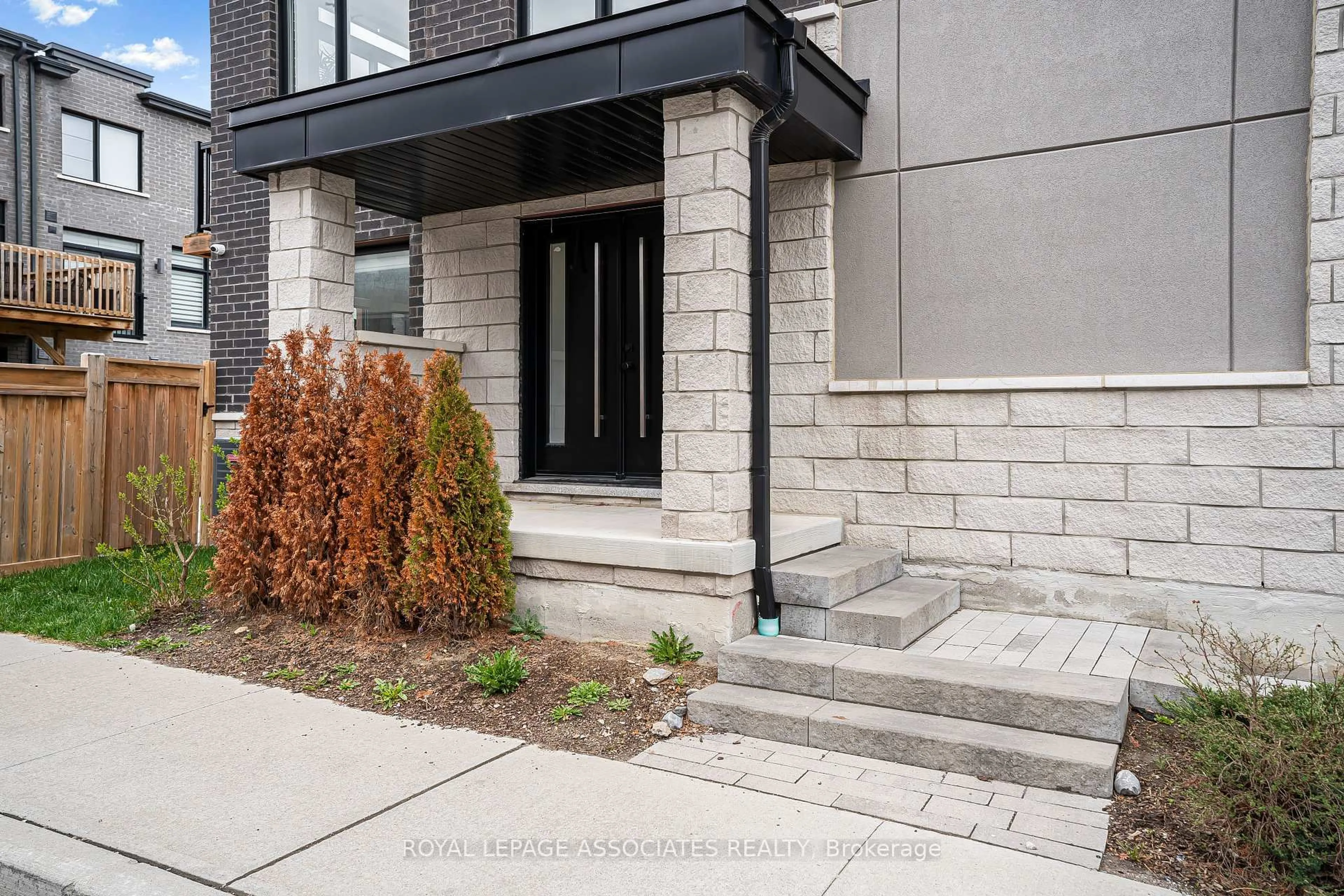 Home with brick exterior material, street for 1662 Hidden Valley Glen, Pickering Ontario L1X 0H7