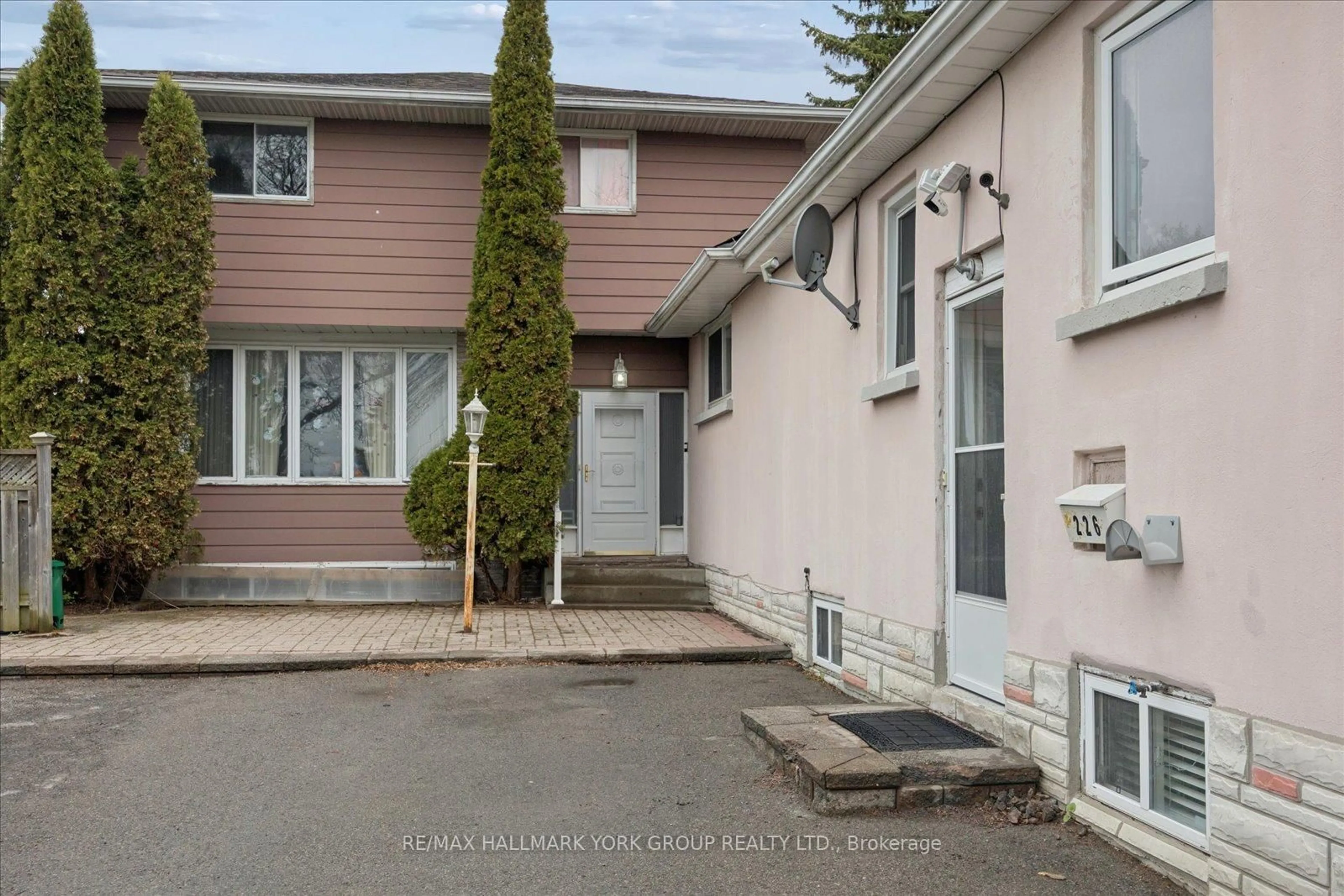 Unknown for 226 Cromwell Ave, Oshawa Ontario L1J 4T8
