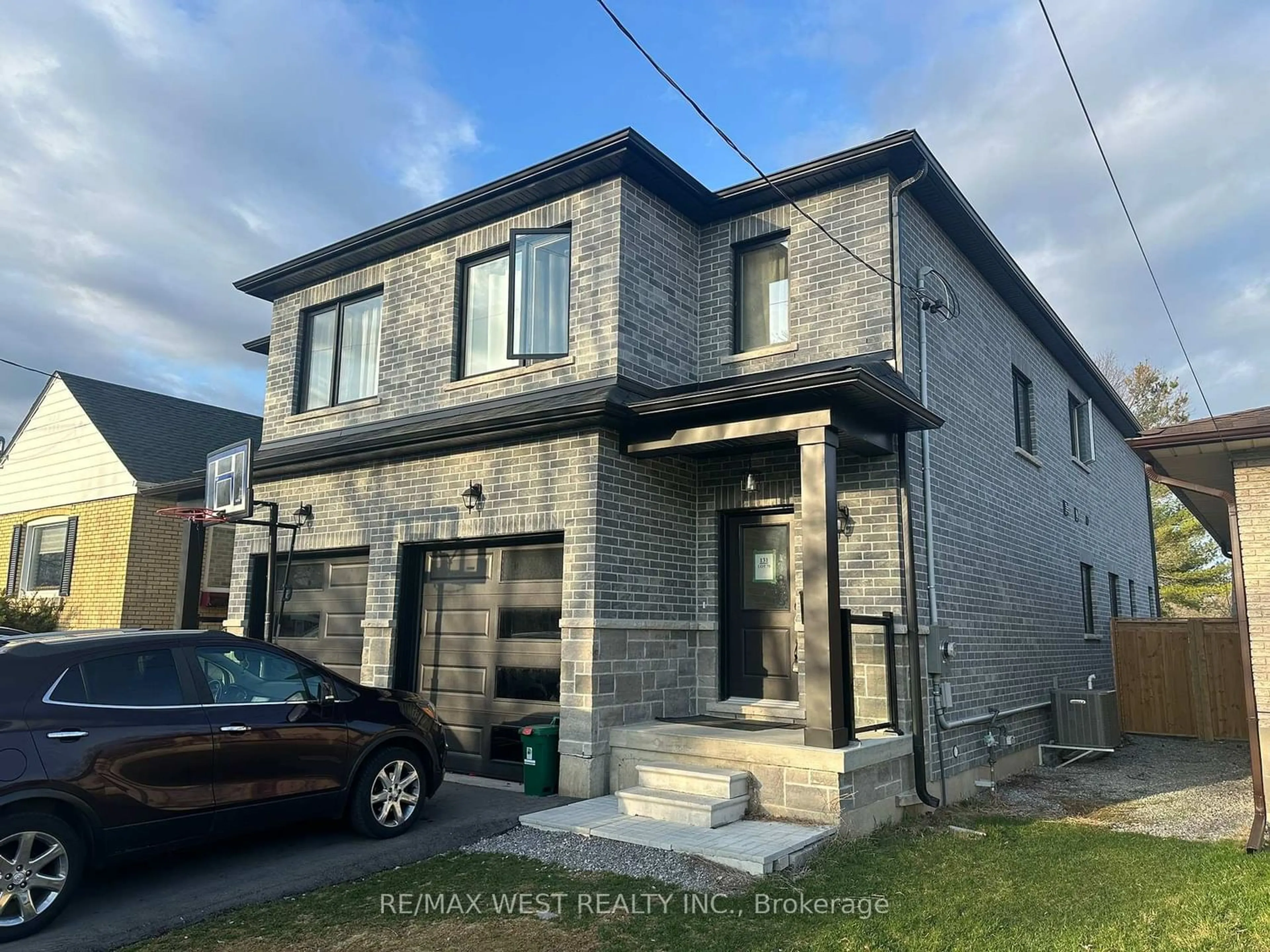 Unknown for 131 Guelph St, Oshawa Ontario L1H 6H8