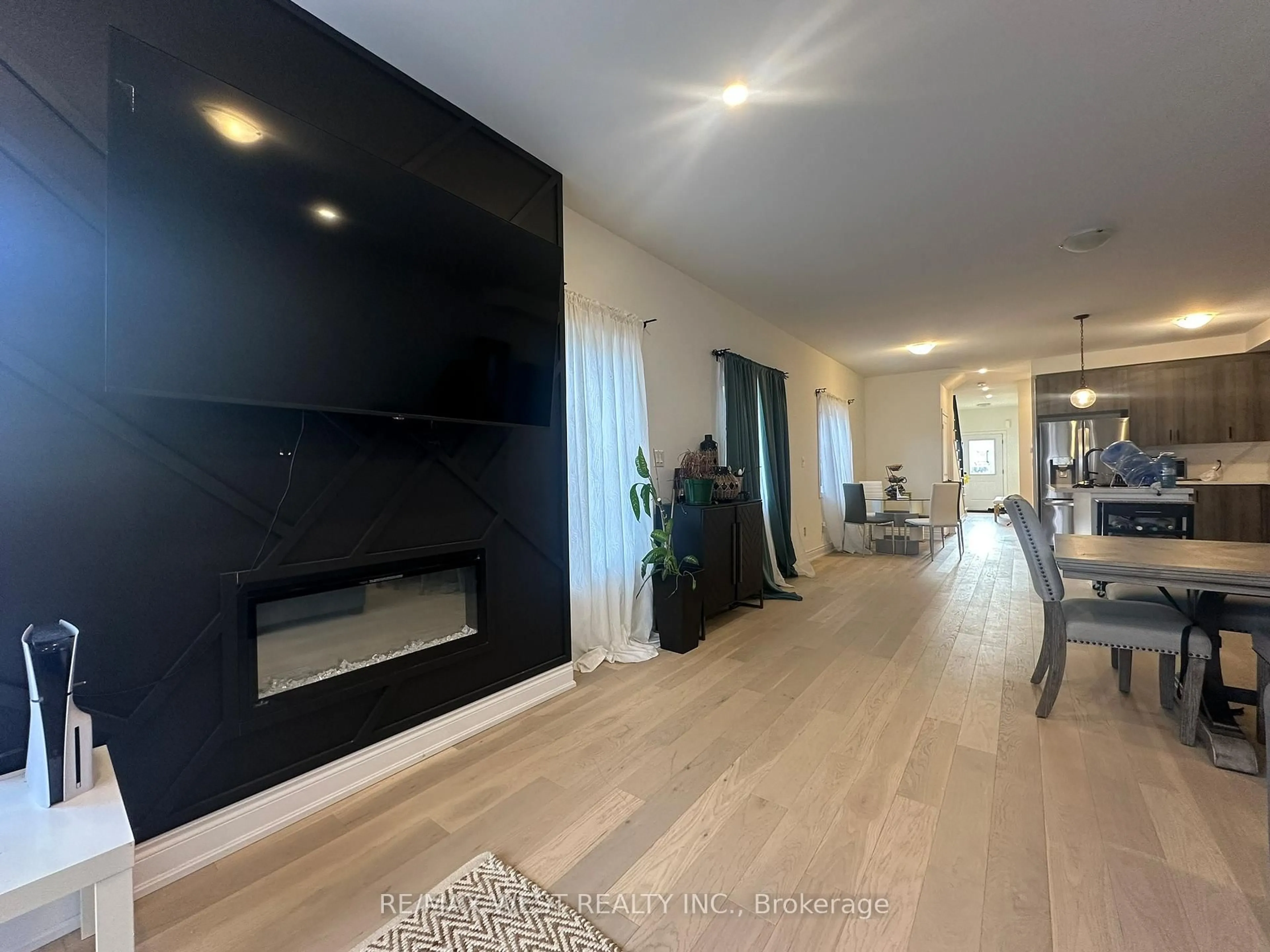 Unknown for 131 Guelph St, Oshawa Ontario L1H 6H8