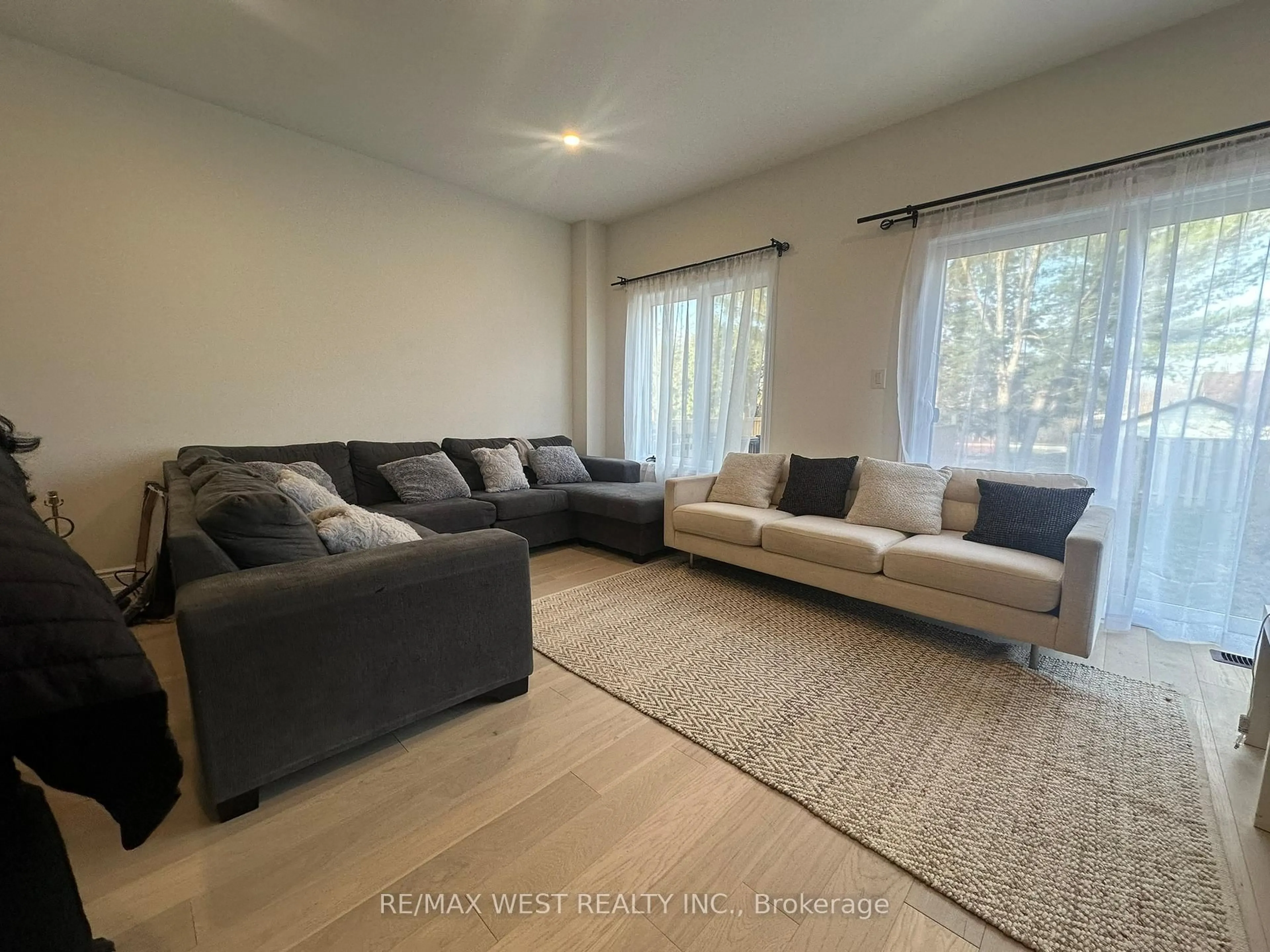 Living room with furniture, unknown for 131 Guelph St, Oshawa Ontario L1H 6H8