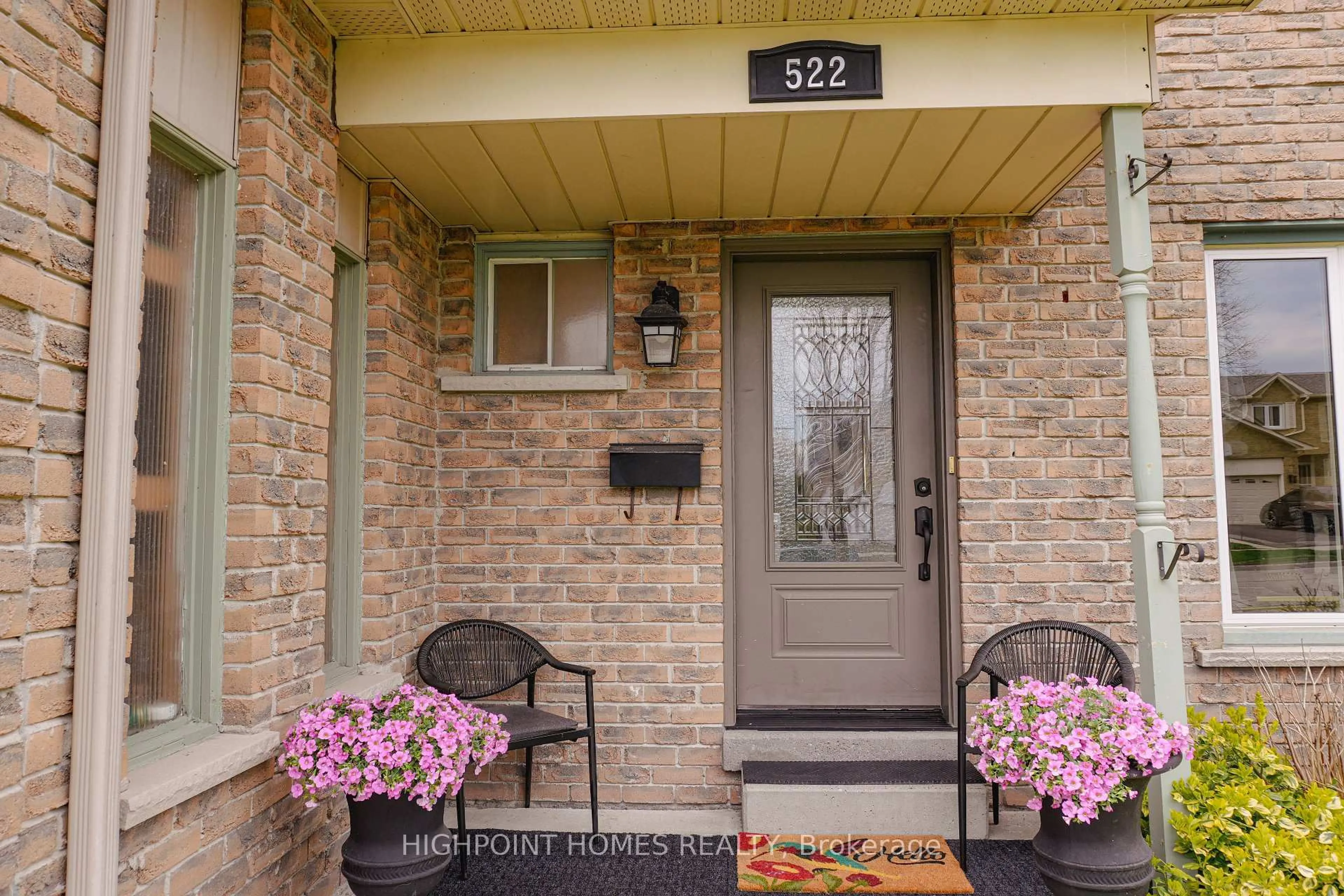 Indoor entryway for 522 Powell Rd, Whitby Ontario L1N 6Y7