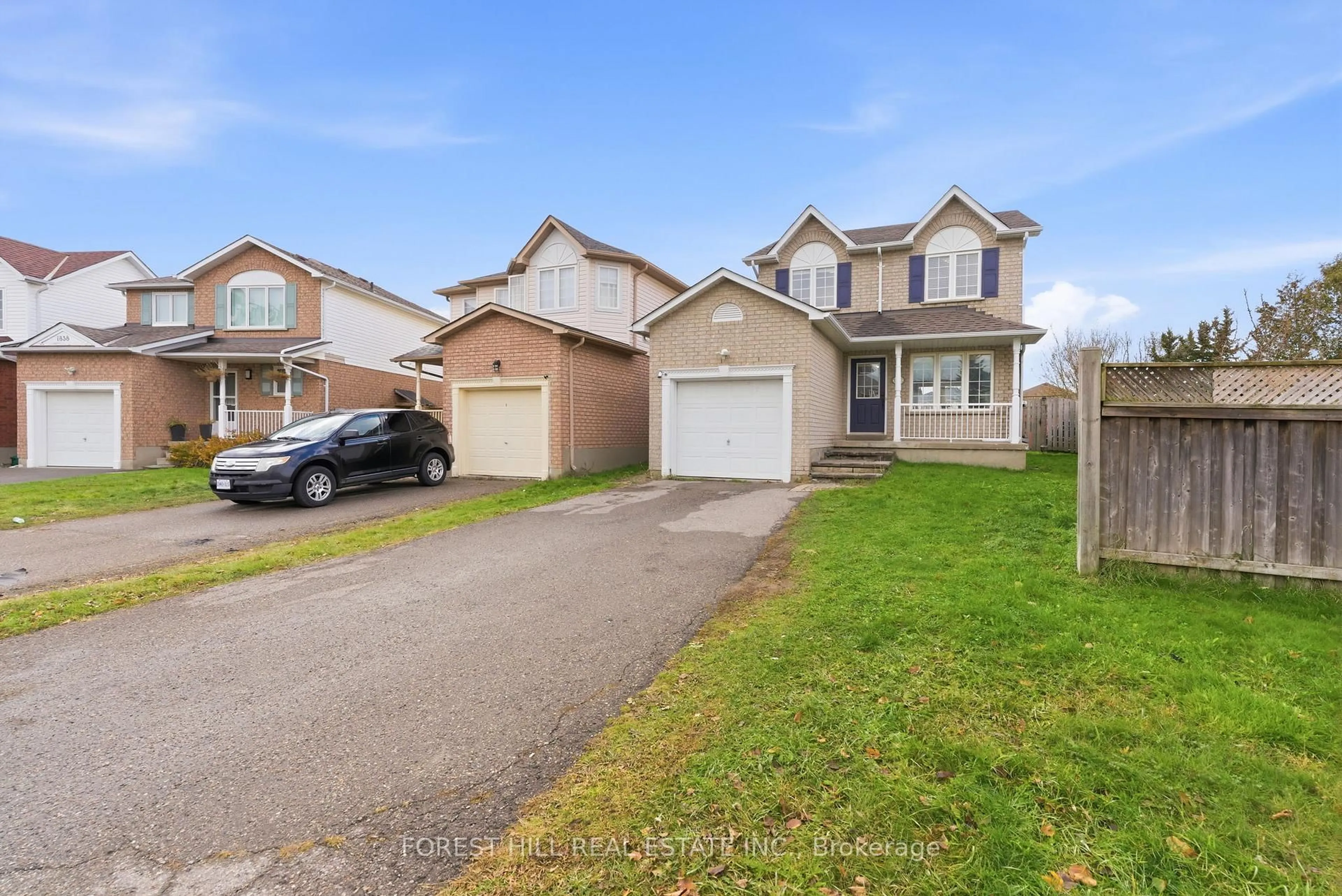A pic from outside/outdoor area/front of a property/back of a property/a pic from drone, street for 1842 Dalhousie Cres, Oshawa Ontario L1G 8C5