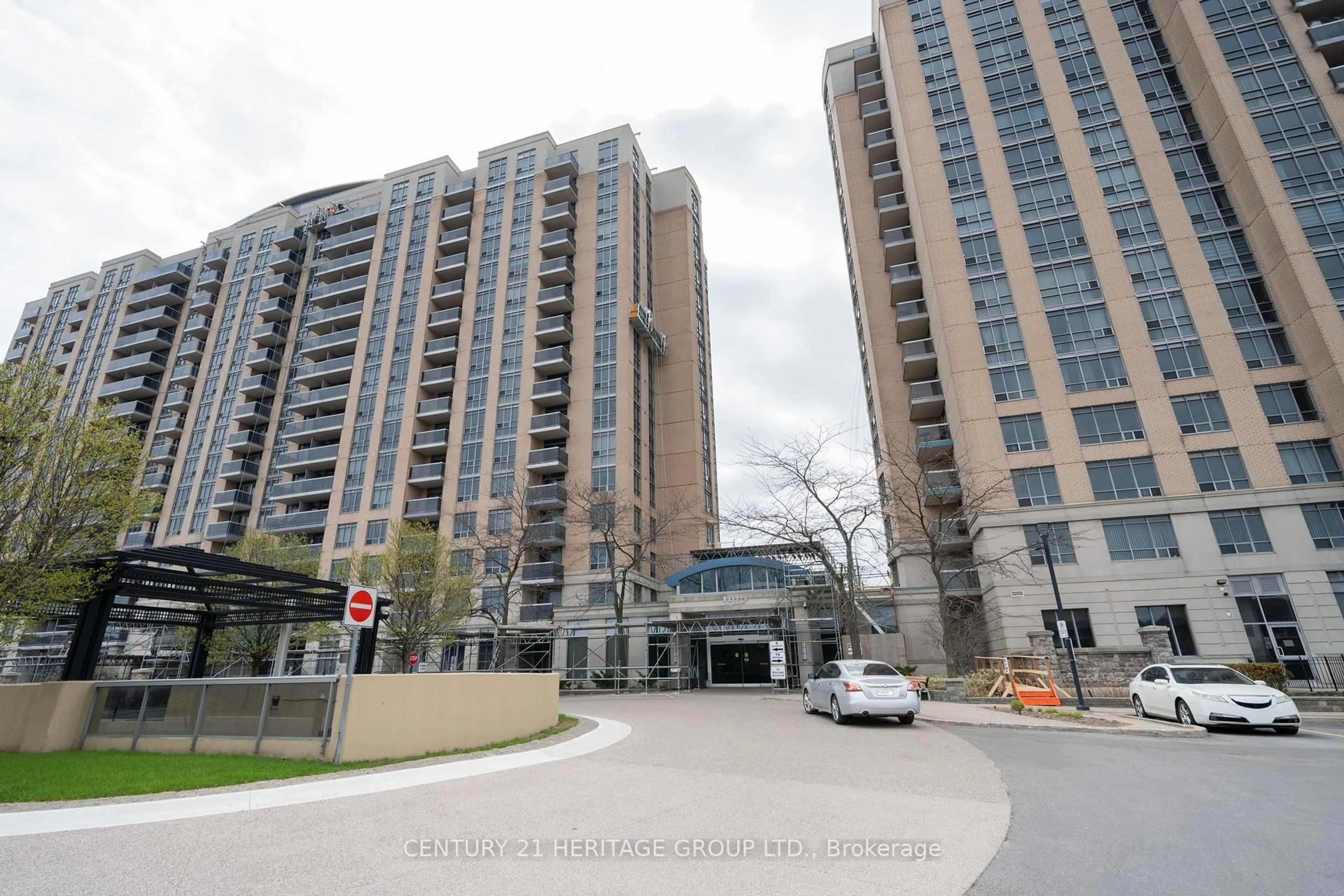 Unknown for 8 Mondeo Dr #415, Toronto Ontario M1P 5C7