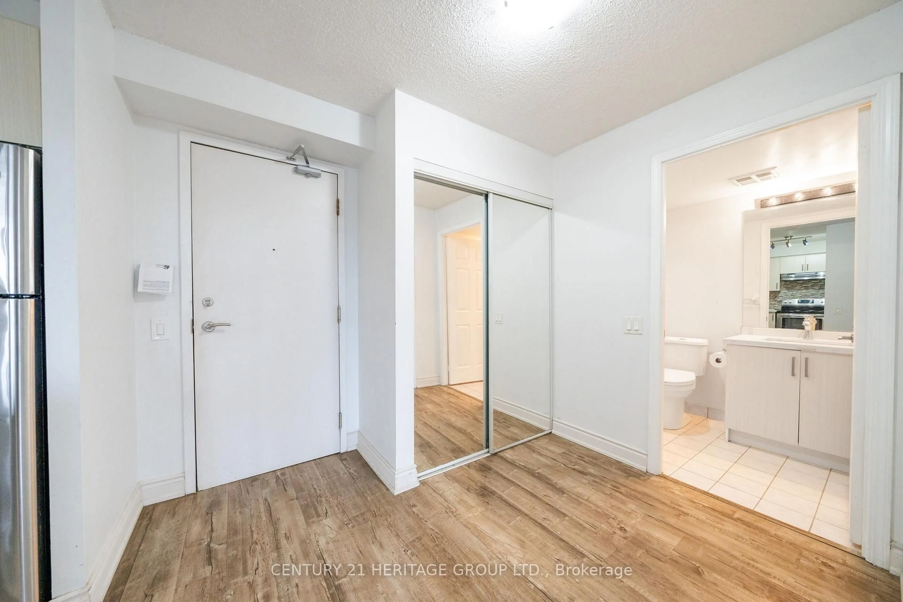 A pic of a room for 8 Mondeo Dr #415, Toronto Ontario M1P 5C7