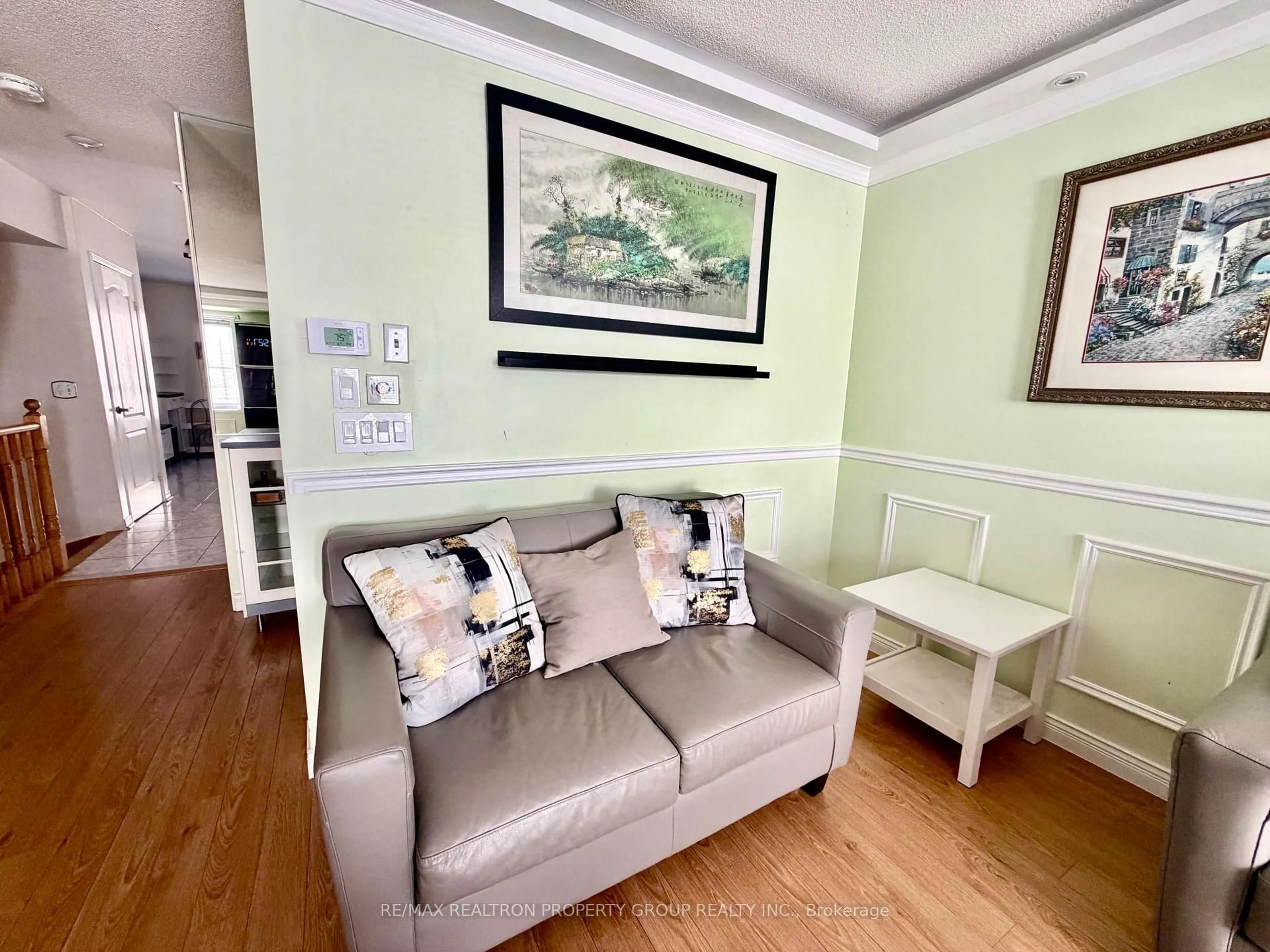 Living room with furniture, wood/laminate floor for 65 Mike Myers Dr, Toronto Ontario M1P 5G4