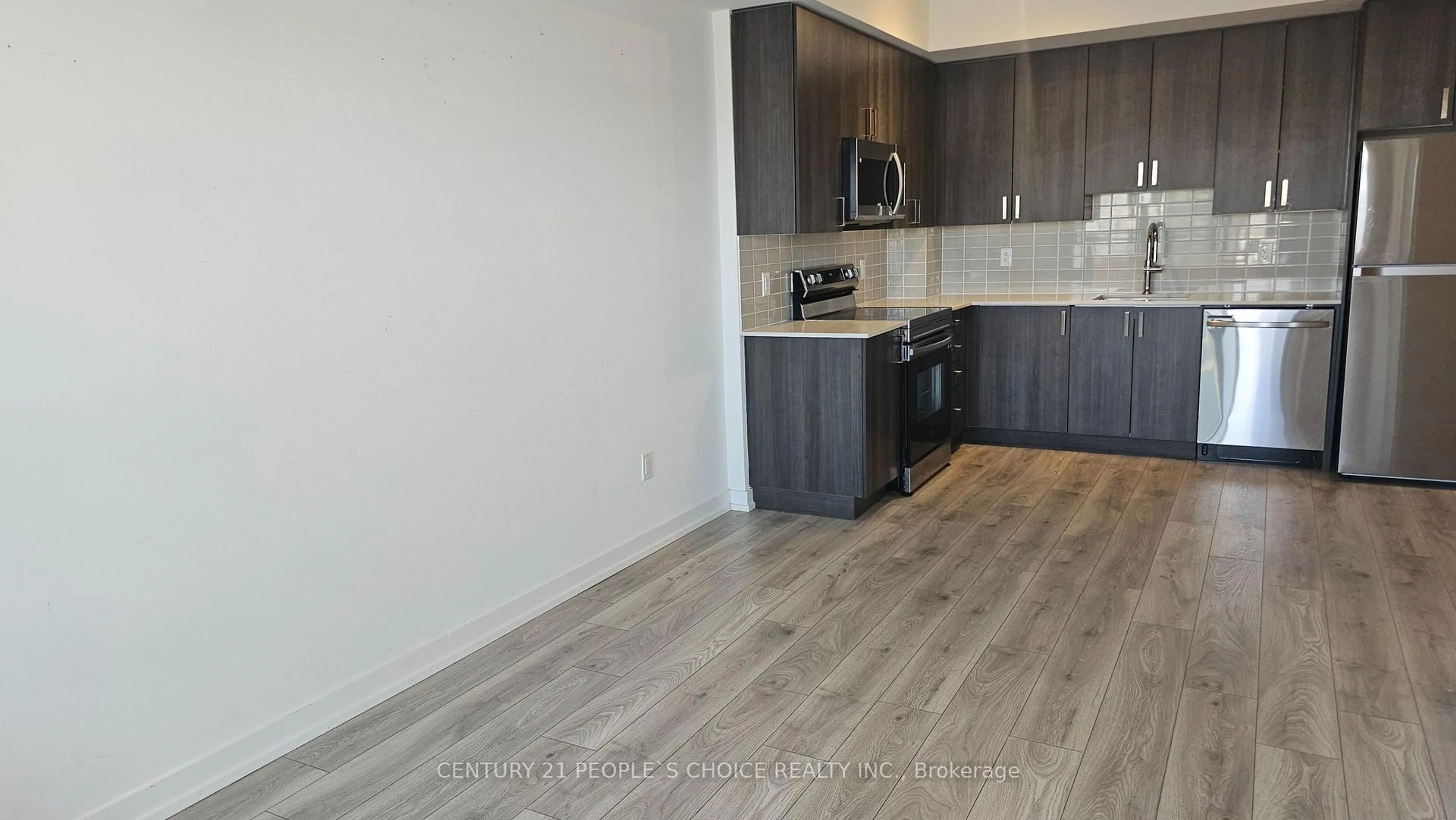 Standard kitchen, wood/laminate floor for 1455 Celebration Dr #611, Pickering Ontario L1W 0C3