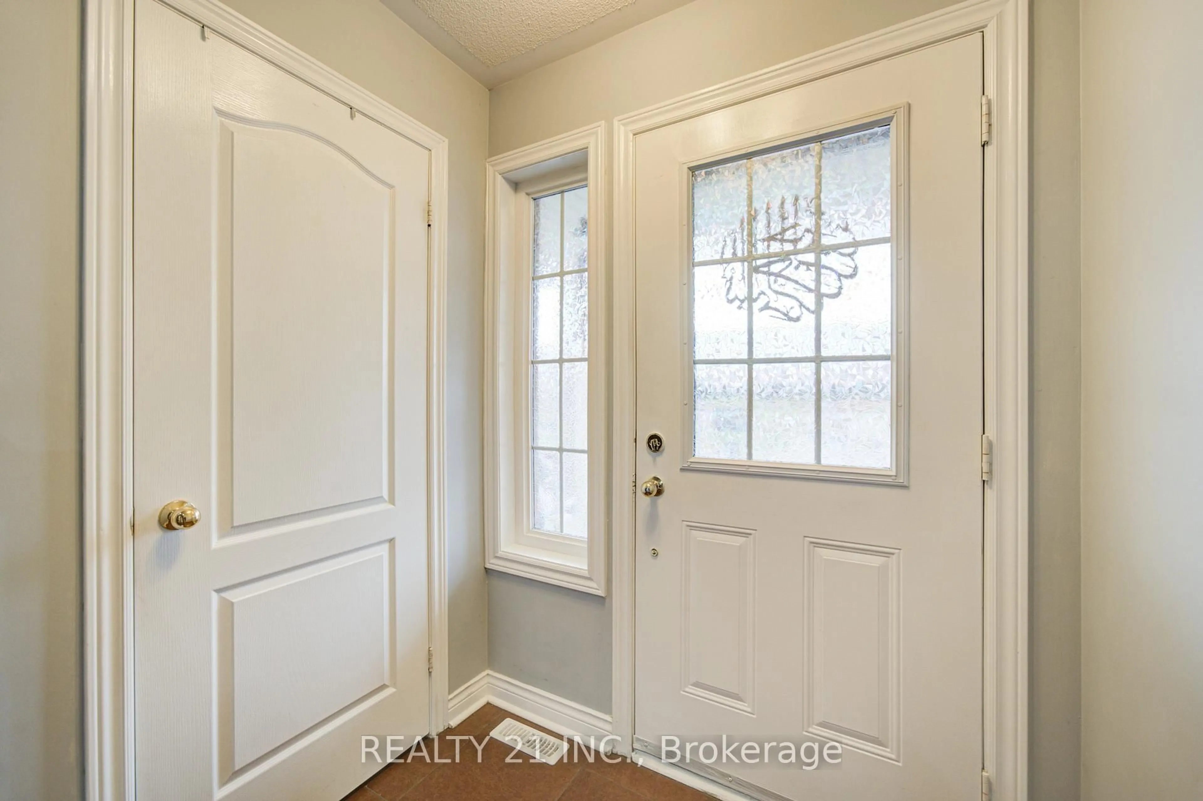 Indoor entryway for 36 Lurcook St, Ajax Ontario L1S 0E5
