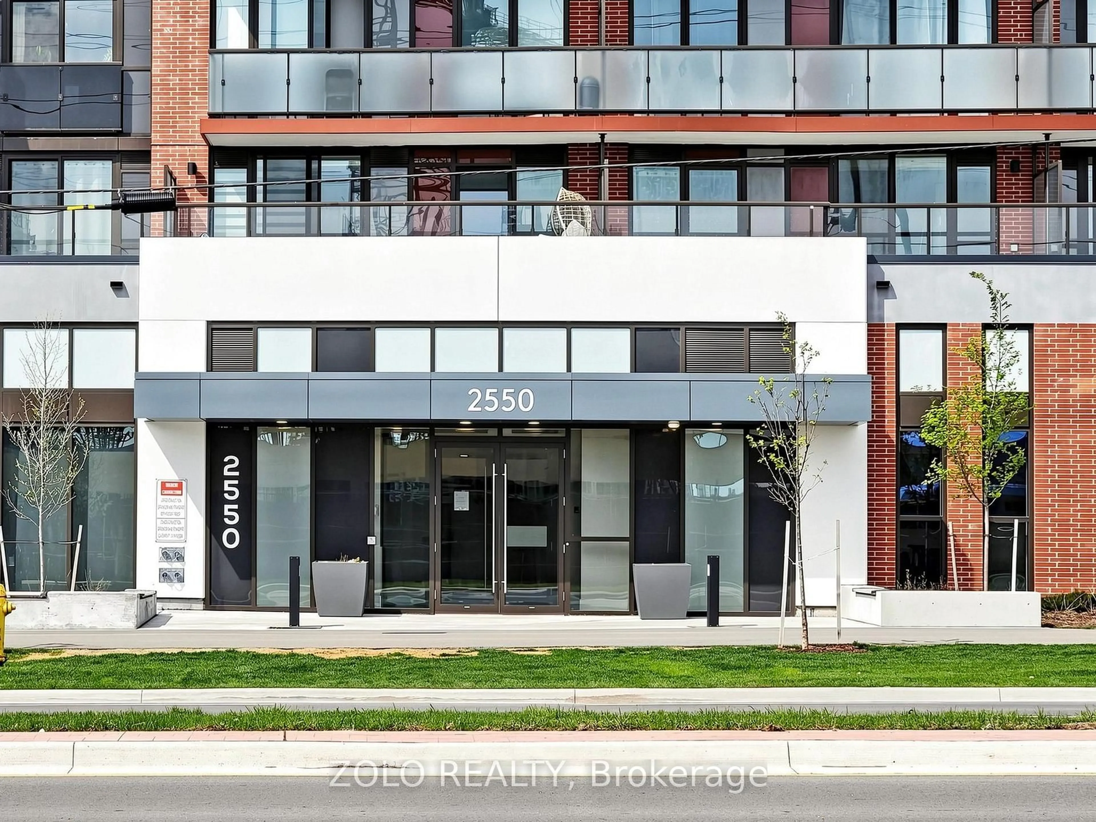 Indoor foyer for 2550 Simcoe St #315, Oshawa Ontario L1L 0R5