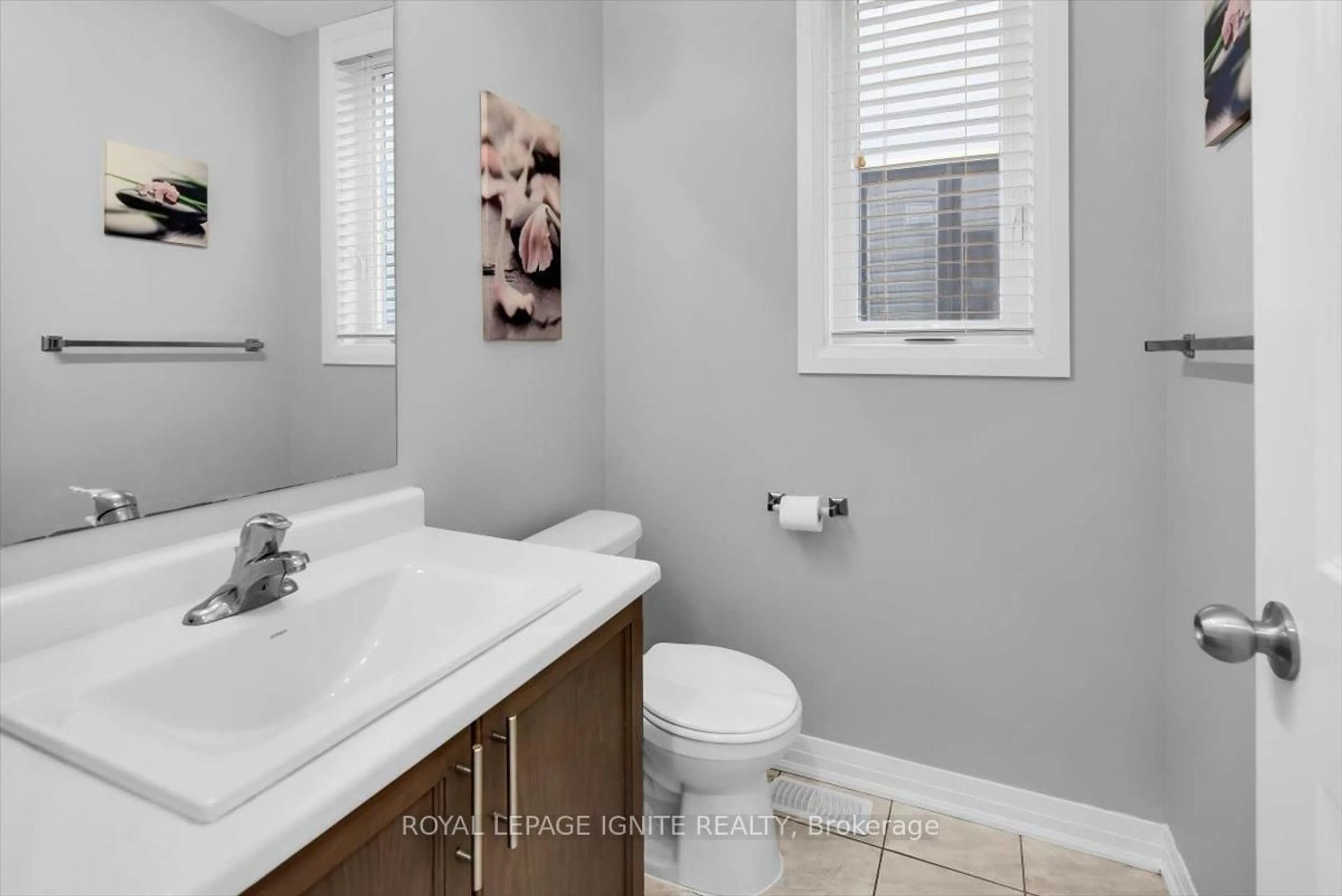 Standard bathroom, ceramic/tile floor for 91 Yacht Dr, Clarington Ontario L1C 4A9