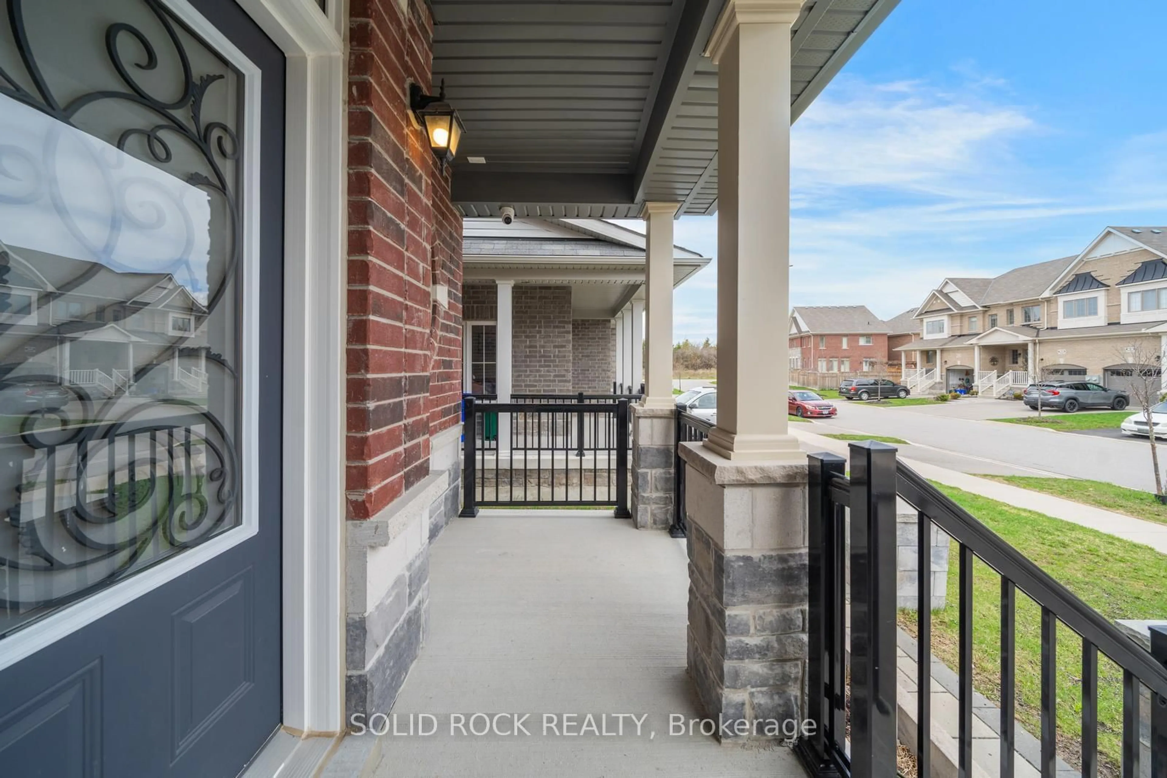 Indoor entryway for 22 Tait Cres, Clarington Ontario L1C 7G7