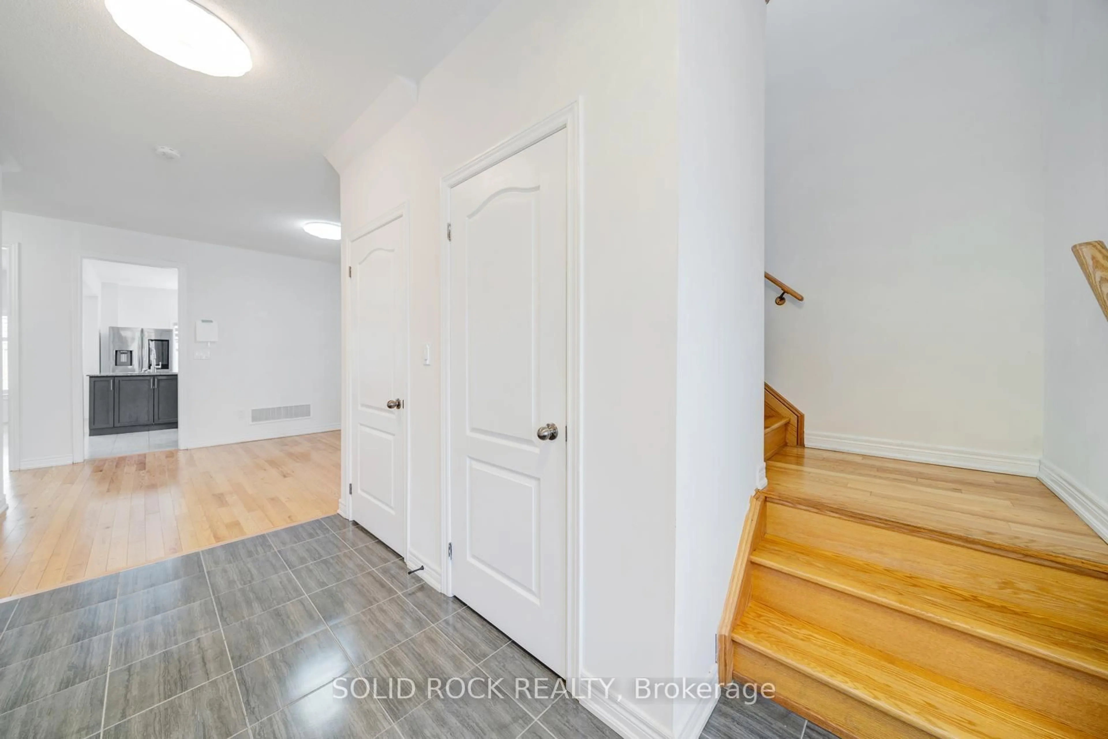 Indoor entryway for 22 Tait Cres, Clarington Ontario L1C 7G7