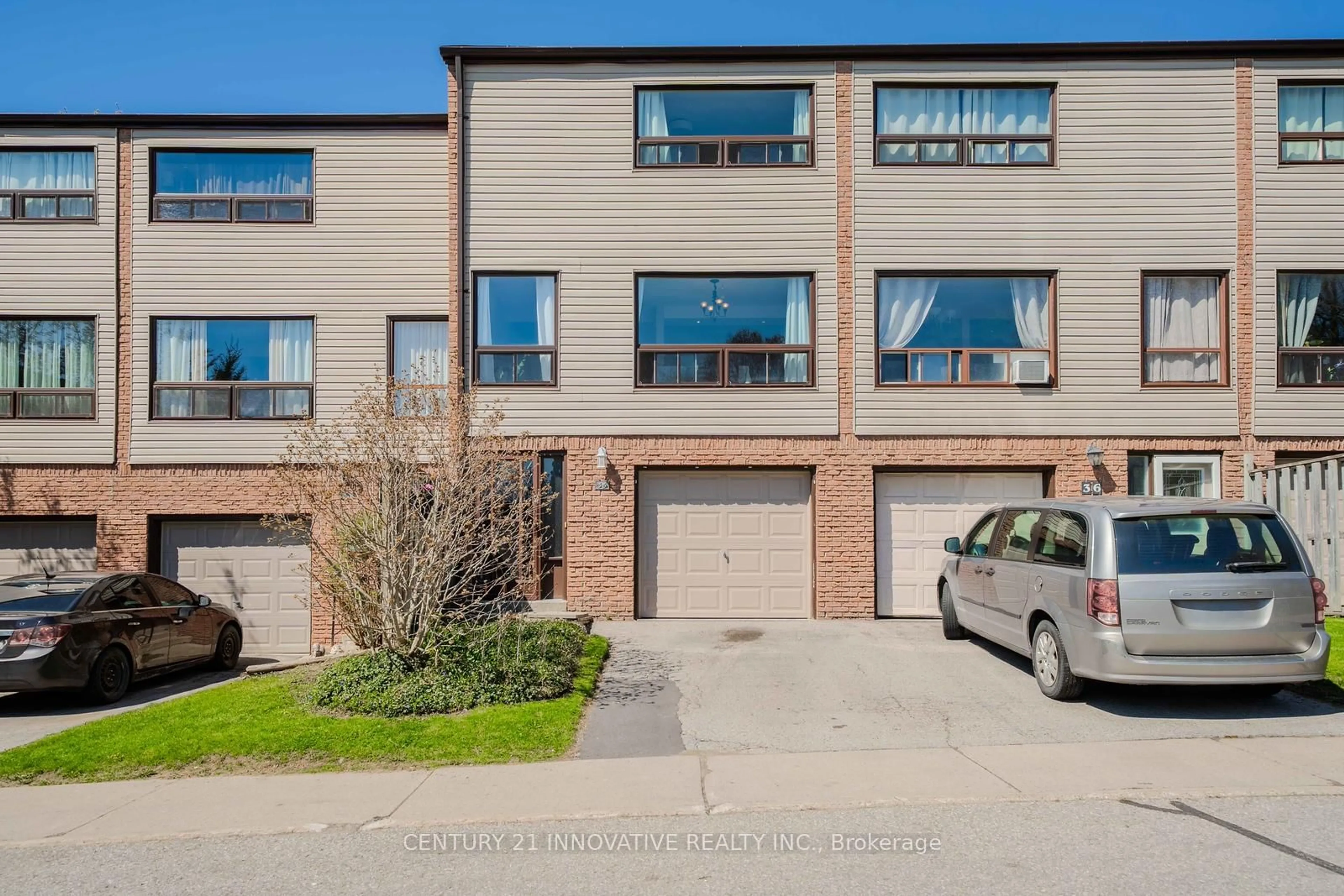A pic from outside/outdoor area/front of a property/back of a property/a pic from drone, street for 35 The Bridle Path, Clarington Ontario L1C 3W1