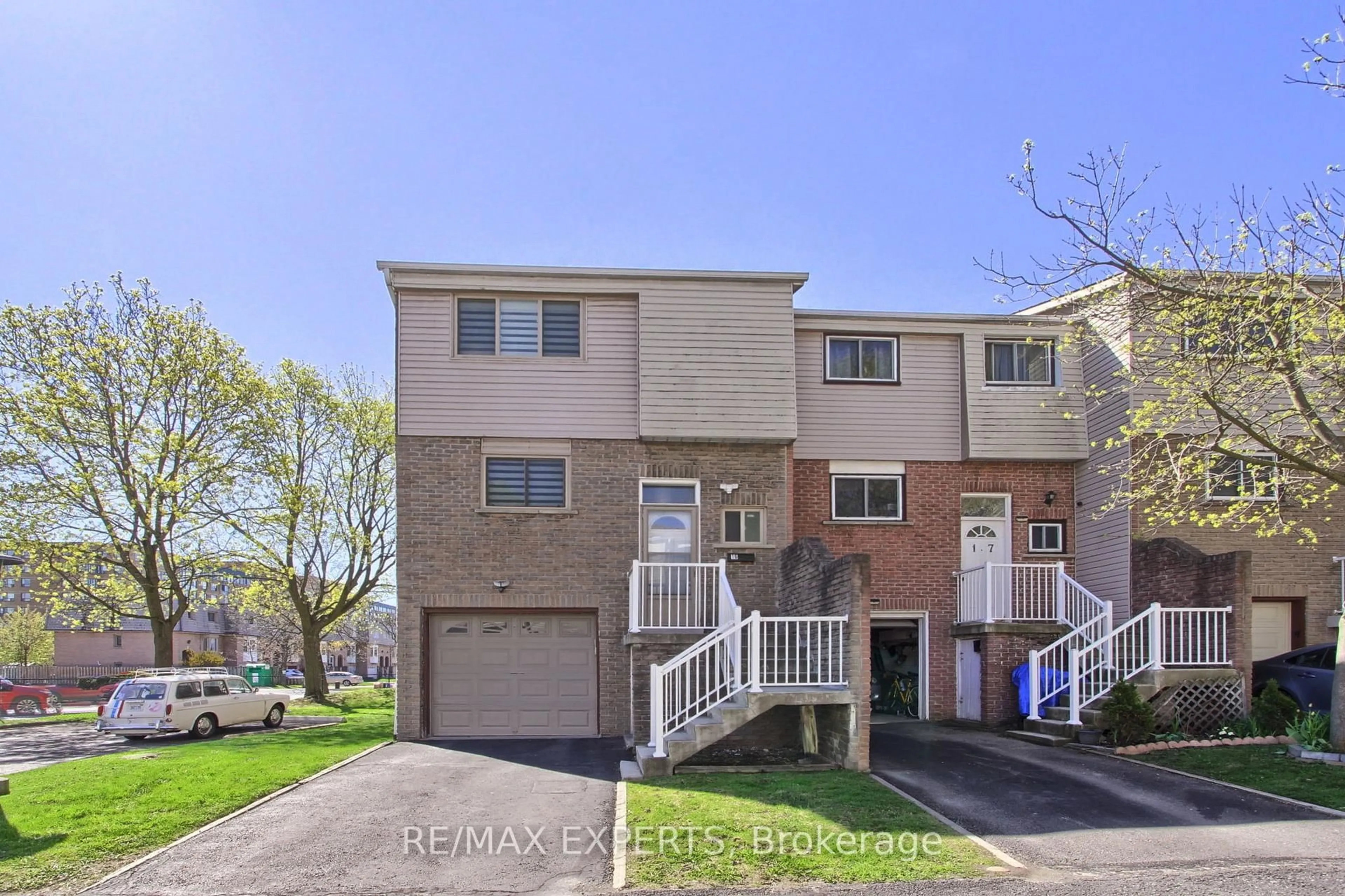 A pic from outside/outdoor area/front of a property/back of a property/a pic from drone, street for 1655 Geta Circ #16, Pickering Ontario L1V 3B5